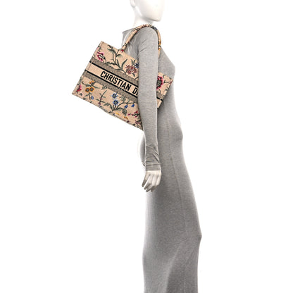 Christian Dior Raffia Embroidered Petites Fleurs Medium Book Tote Natural 2 of 12