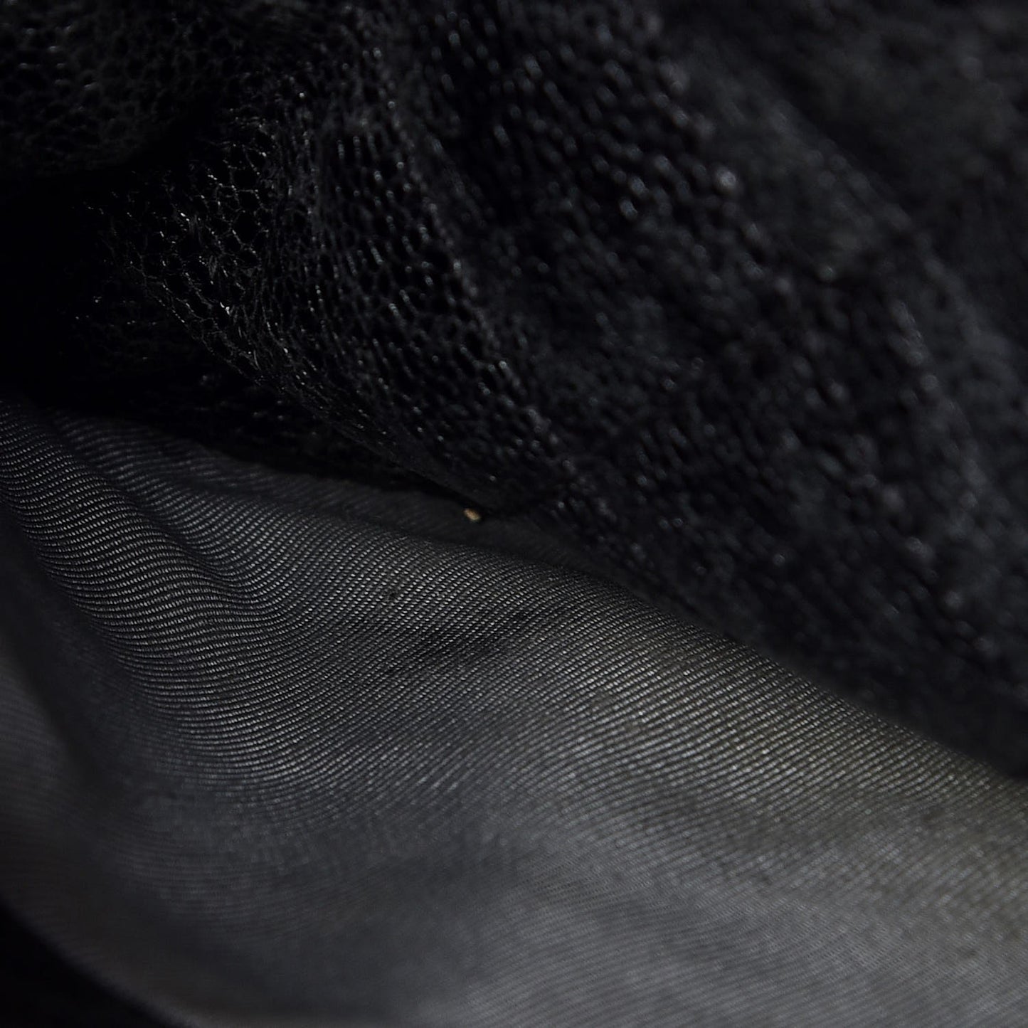 Crumpled Caviar Quilted Maxi Elastic Flap Black