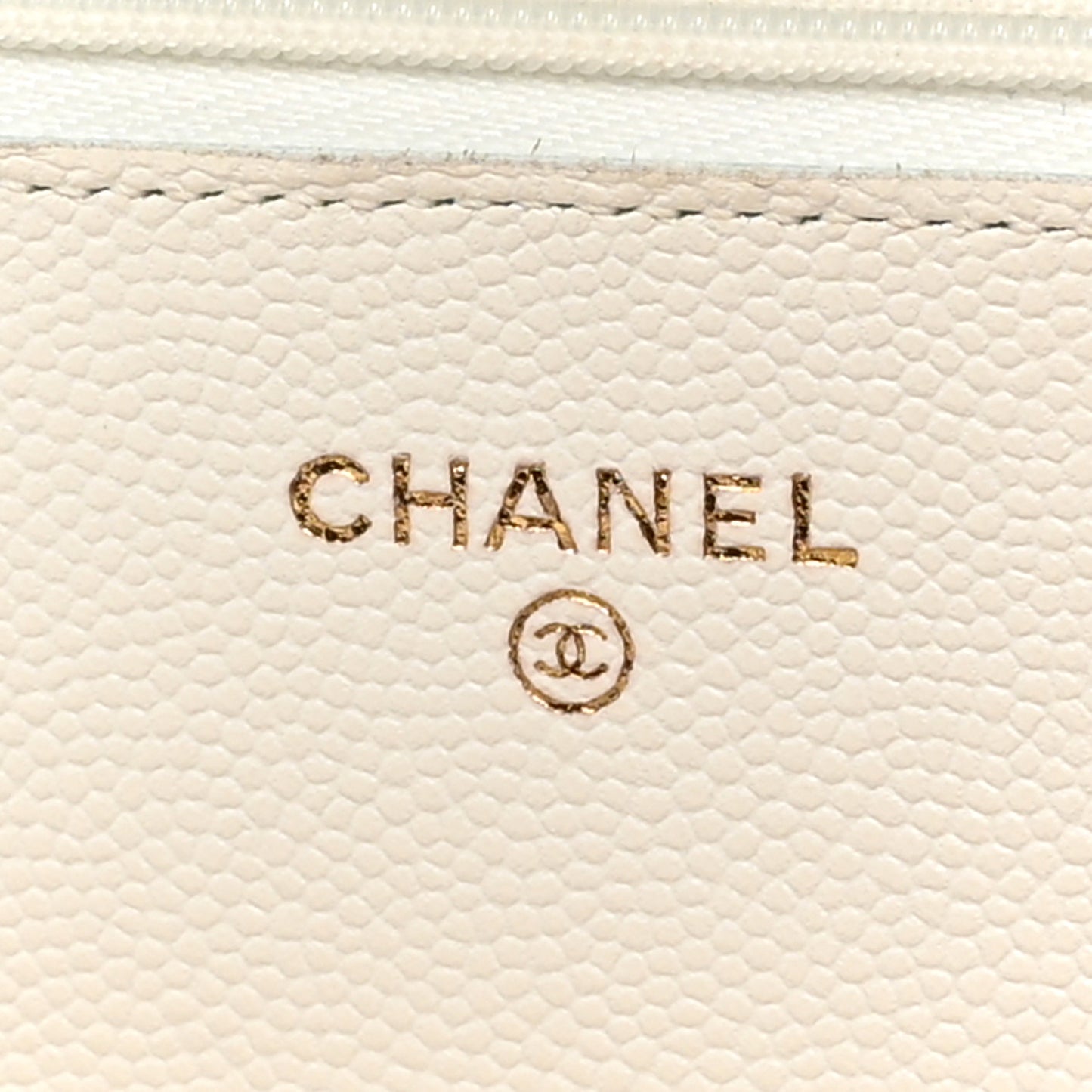 Caviar Quilted Wallet On Chain WOC White