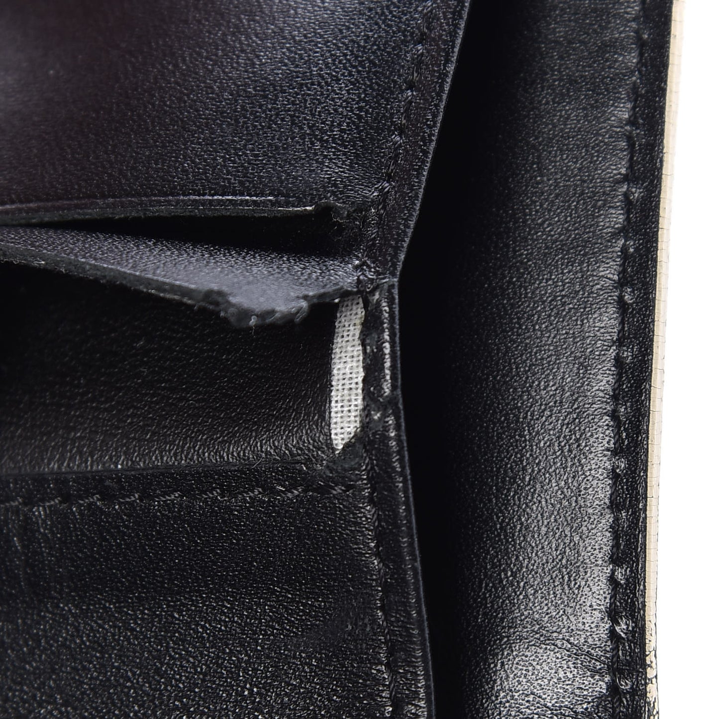 Suhali Compact Zipped Wallet Black