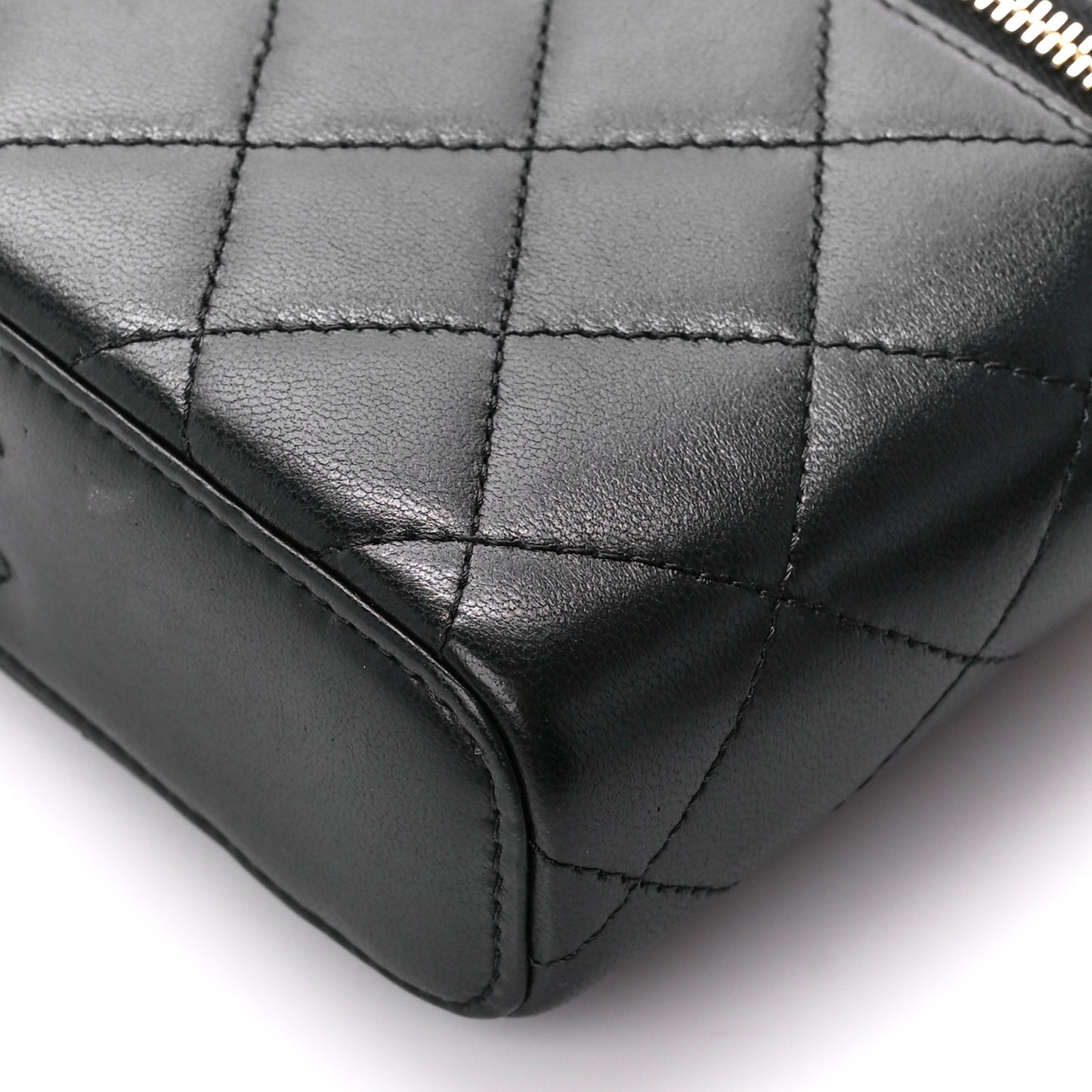 Lambskin Quilted Resin Vanity Case With Chain Black