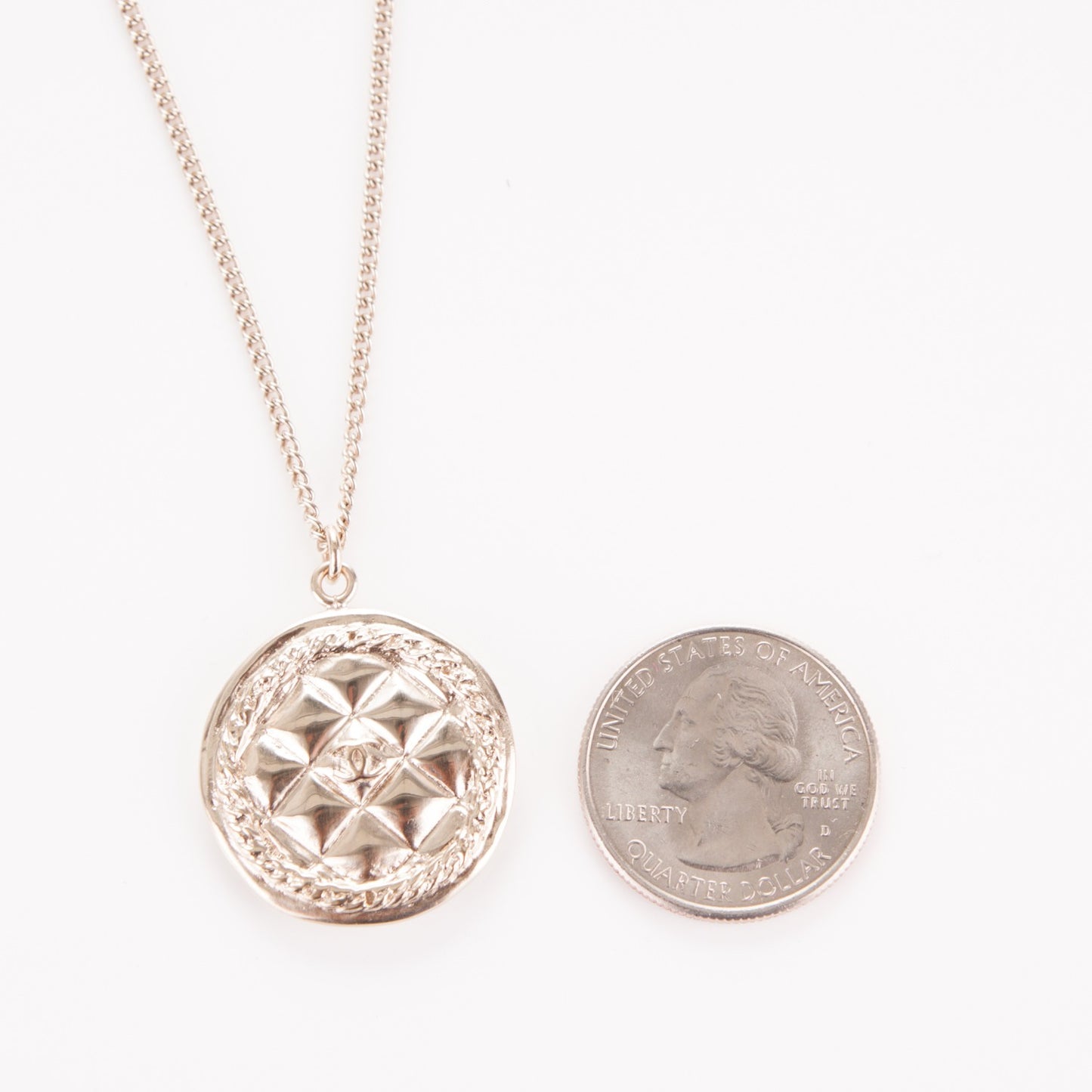Quilted CC Pendant Necklace Gold