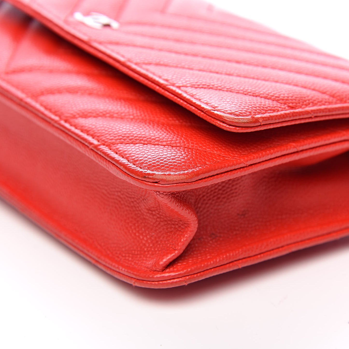 Caviar Chevron Quilted Wallet On Chain WOC Red