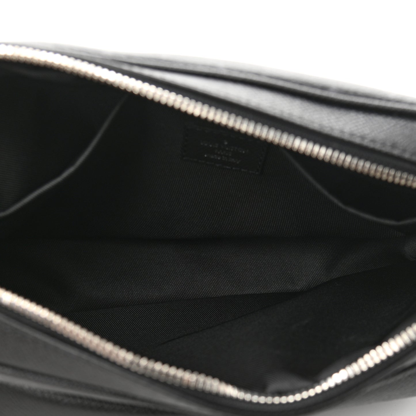 Taiga Monogram Eclipse Outdoor Messenger Black