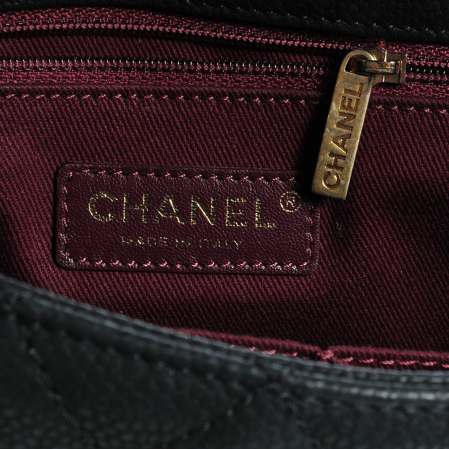 Iridescent Grained Calfskin Medium Globe Trotter Flap Black
