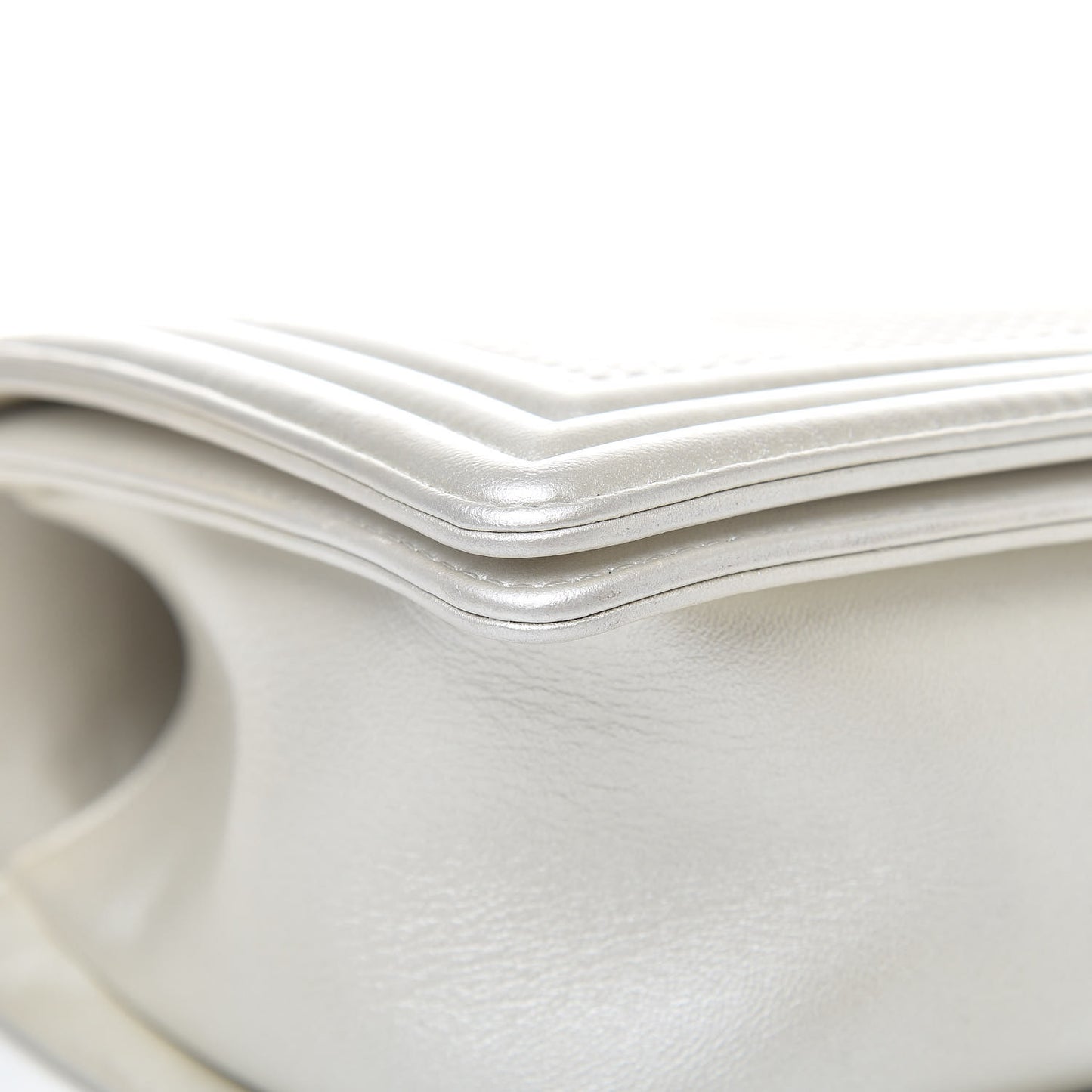 Lambskin Embossed Medium Boy Cube Flap White Red