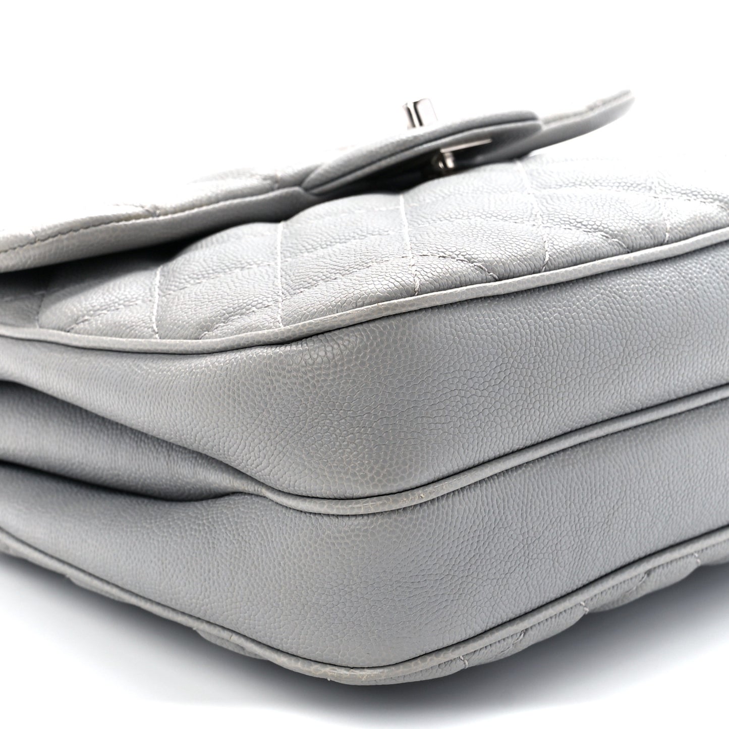 Caviar Quilted Medium Urban Companion Flap Grey