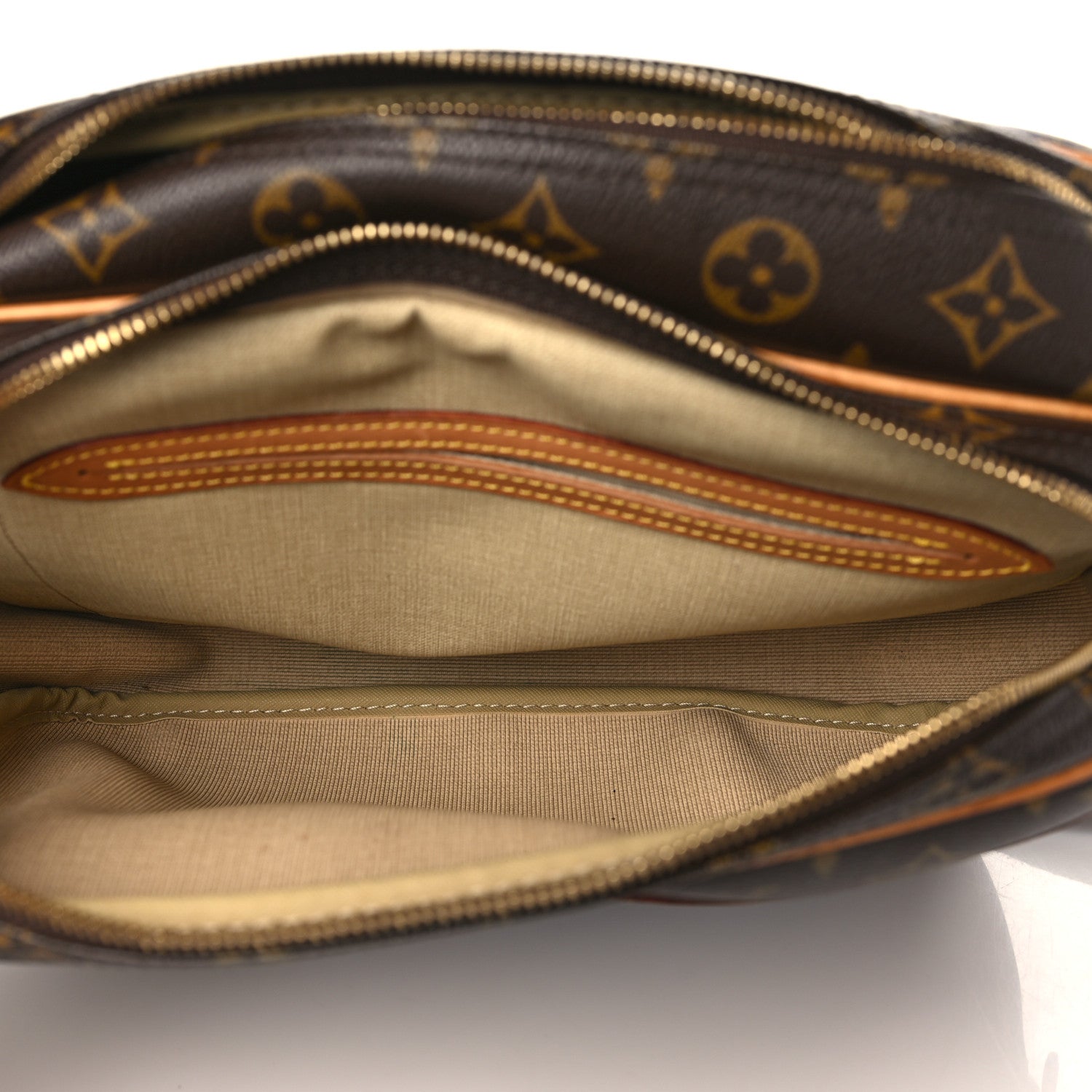 Louis Vuitton Monogram Reporter PM 6 of 11