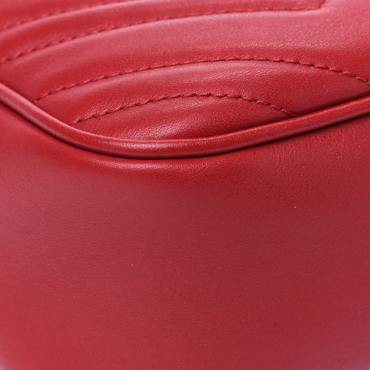 Calfskin Matelasse Small GG Marmont Chain Shoulder Bag Hibiscus Red