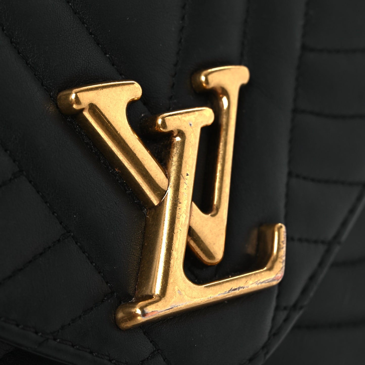 Calfskin New Wave Chain MM Black