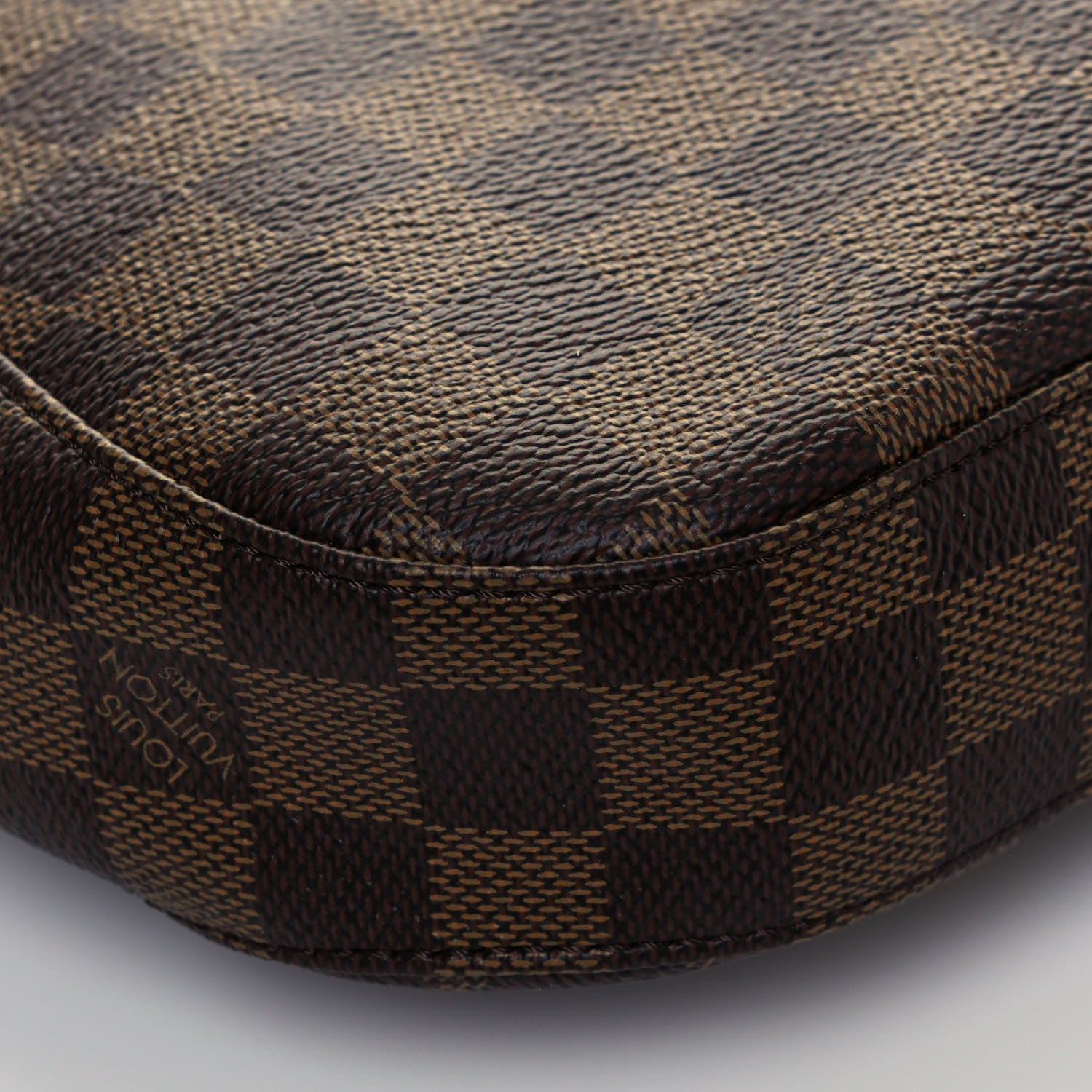 Louis Vuitton Damier Ebene South Bank Besace 10 of 14