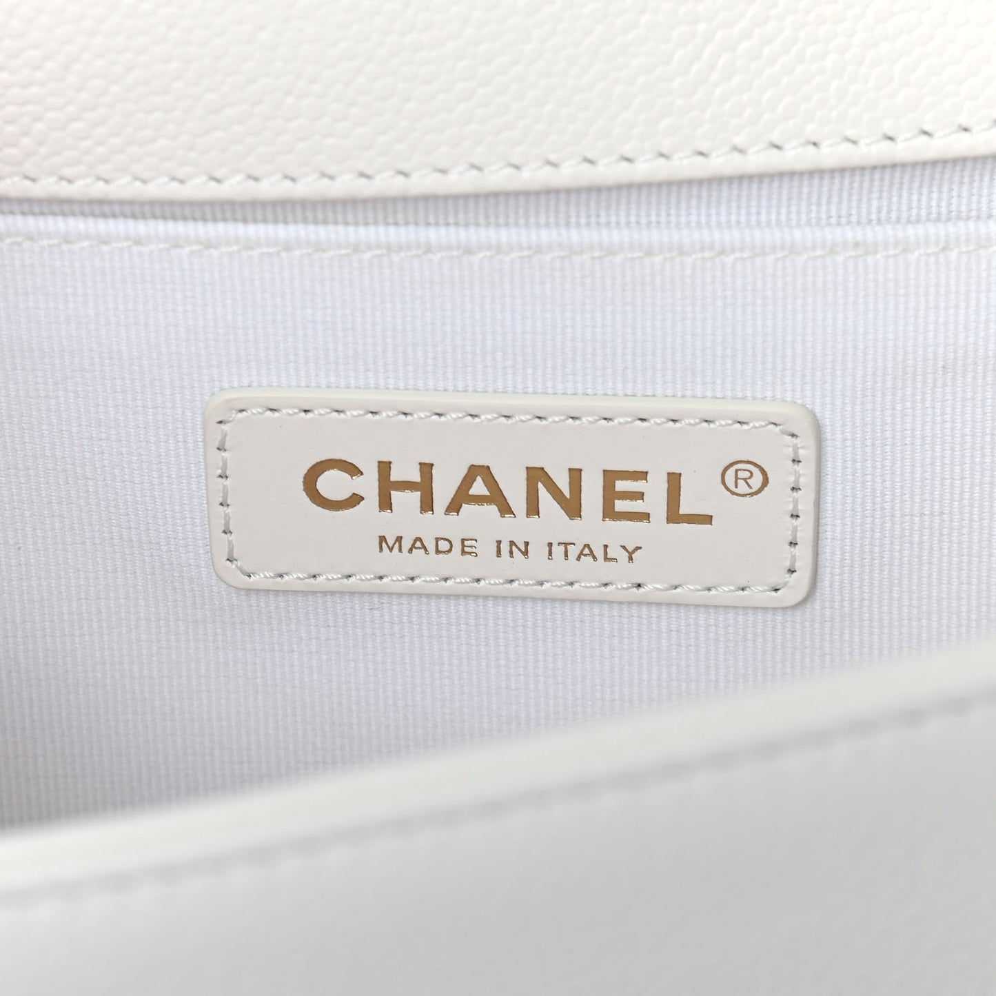 Caviar Quilted Medium Boy Flap White