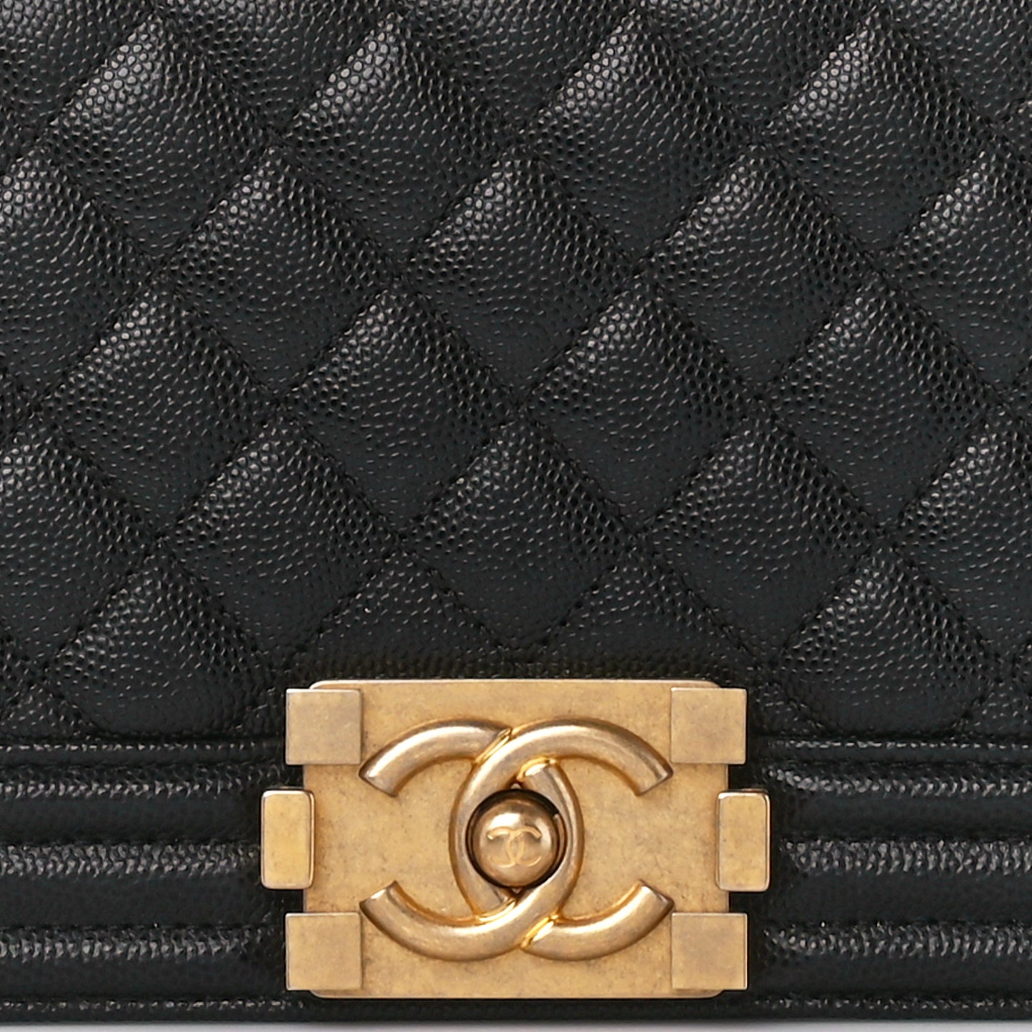 Caviar Quilted Medium Boy Flap Black