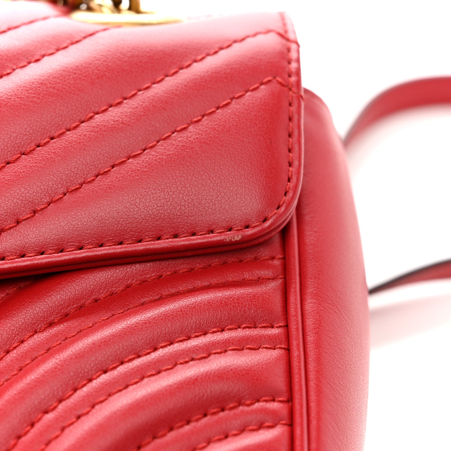 Calfskin Matelasse Small GG Marmont Shoulder Bag Hibiscus Red