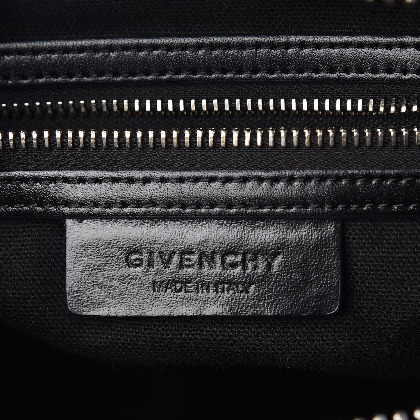Shiny Lord Calfskin Medium Antigona Black
