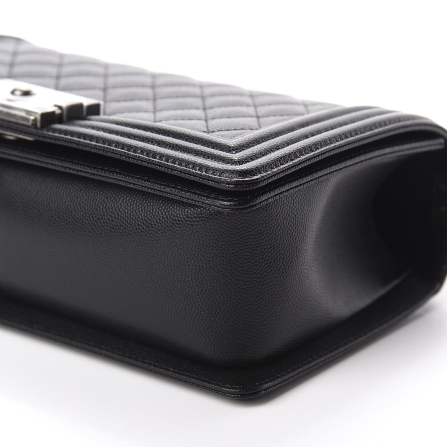 Caviar Quilted Medium Boy Flap Black