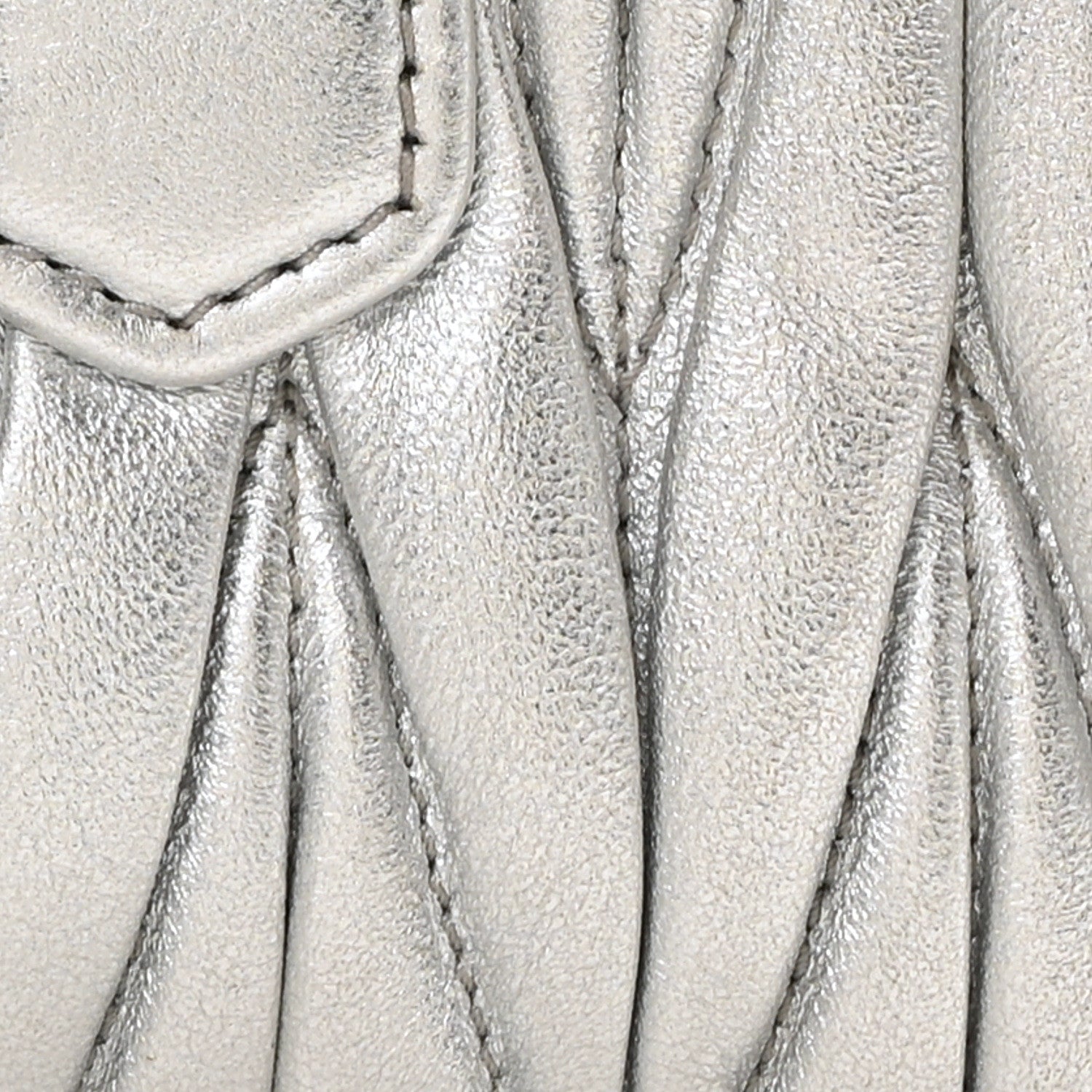 miu miu シルバー　ミニバッグ Silver Wander Matelassé Nappa Leather Hobo Mini-bag | Miu Miu