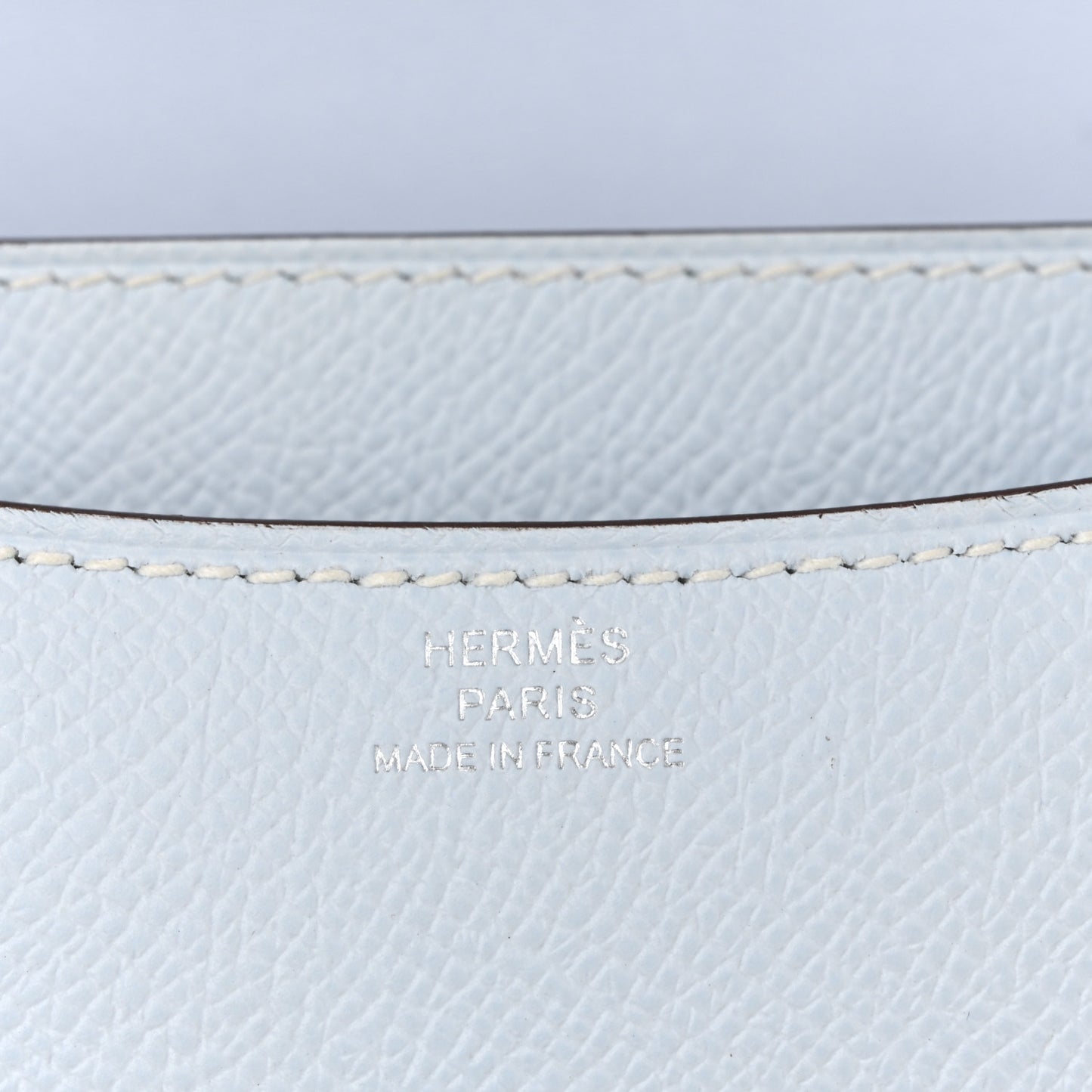 Epsom Constance 18 Bleu Brume
