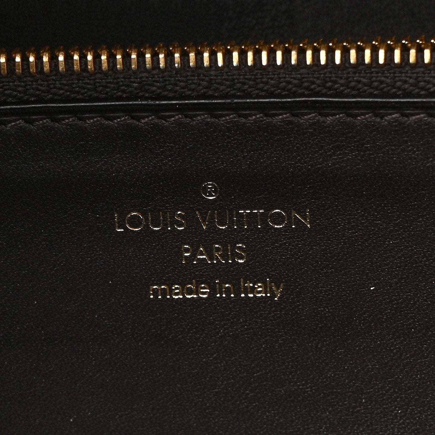 Taurillon Capucines Wallet Galet