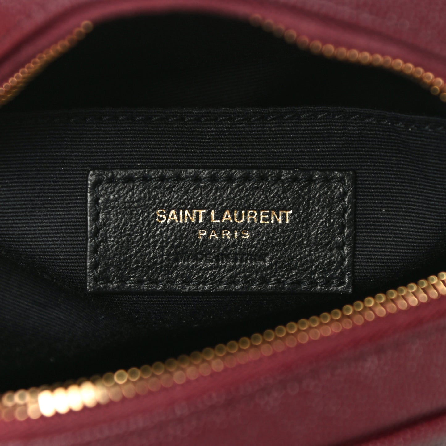 Grain De Poudre Matelasse Chevron Quilted Round Vinyle Camera Bag Rouge Legion