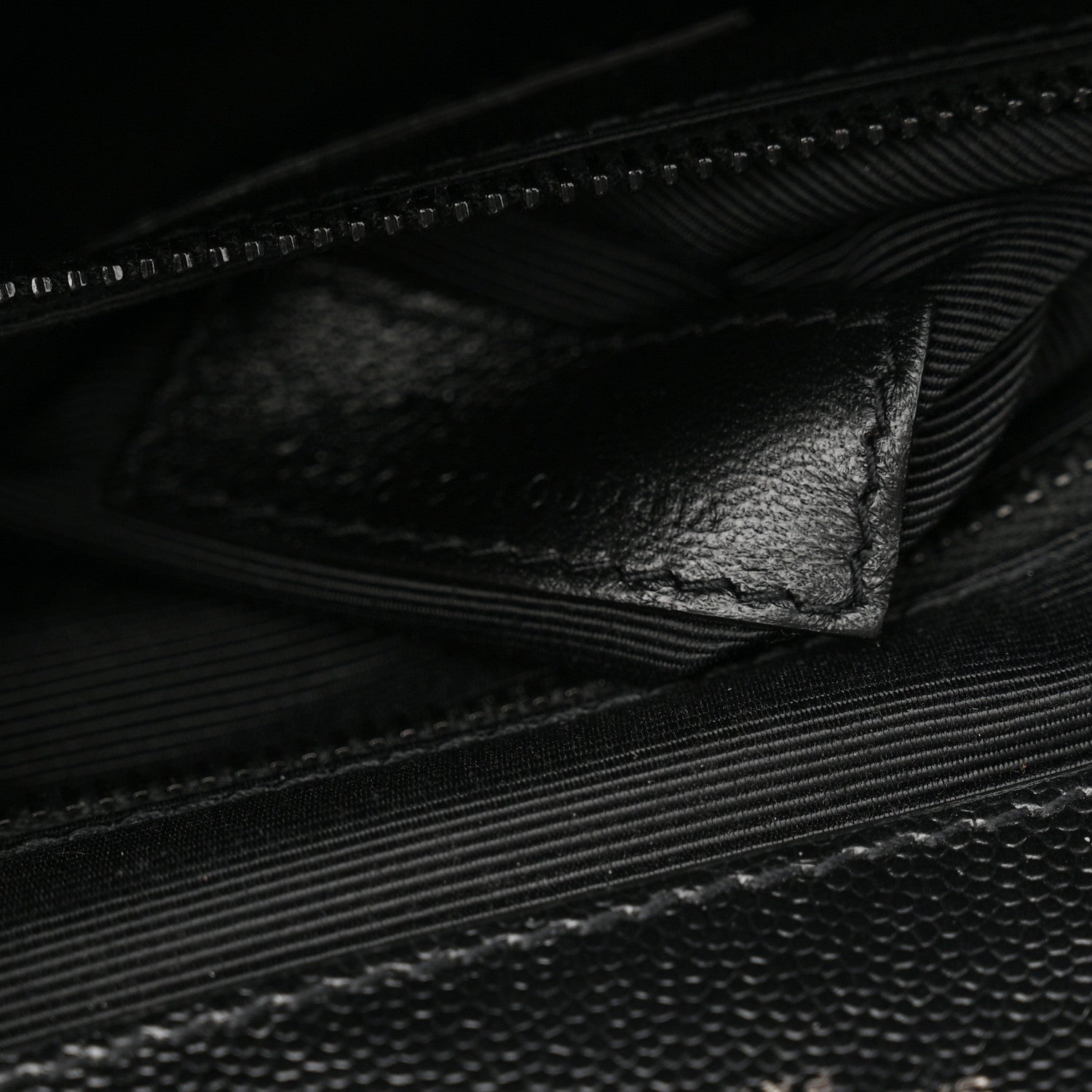 Saint Laurent Grain De Poudre Textured Mixed Matelasse Large Triquilt Monogram Monochrome Satchel Black 7 of 10