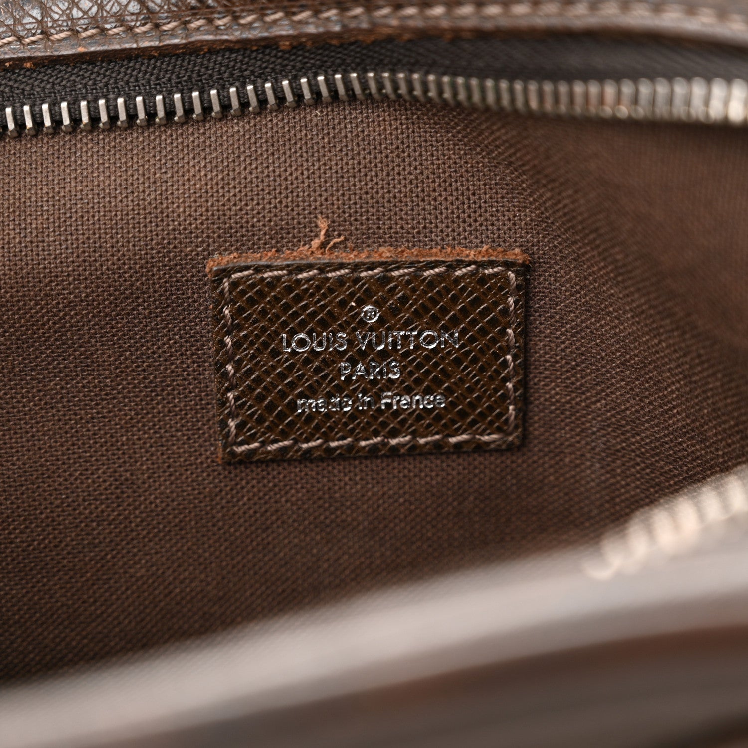 Louis Vuitton Taiga Dimitri Grizzli 6 of 16