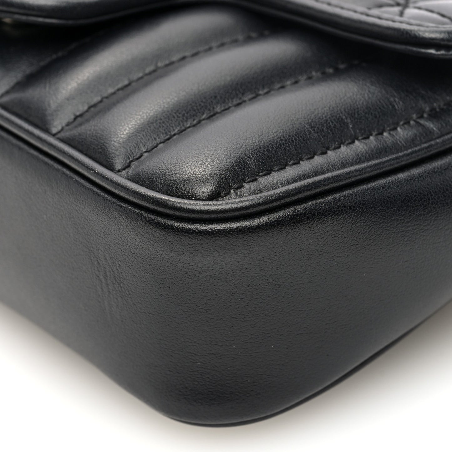 Calfskin Matelasse Aria Super Mini GG Marmont Shoulder Bag Black