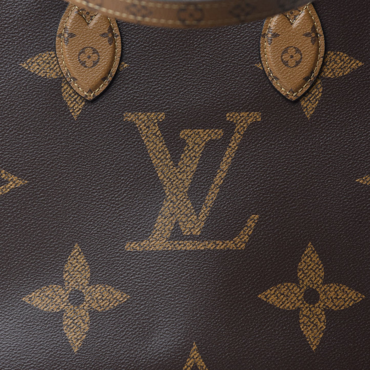 Reverse Monogram Giant Onthego MM
