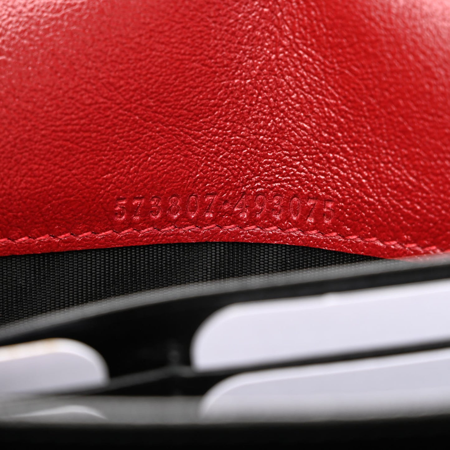 Vintage Effect Calfskin Matelasse Diagonal Torchon GG Marmont Chain Wallet Black Romantic Cherry