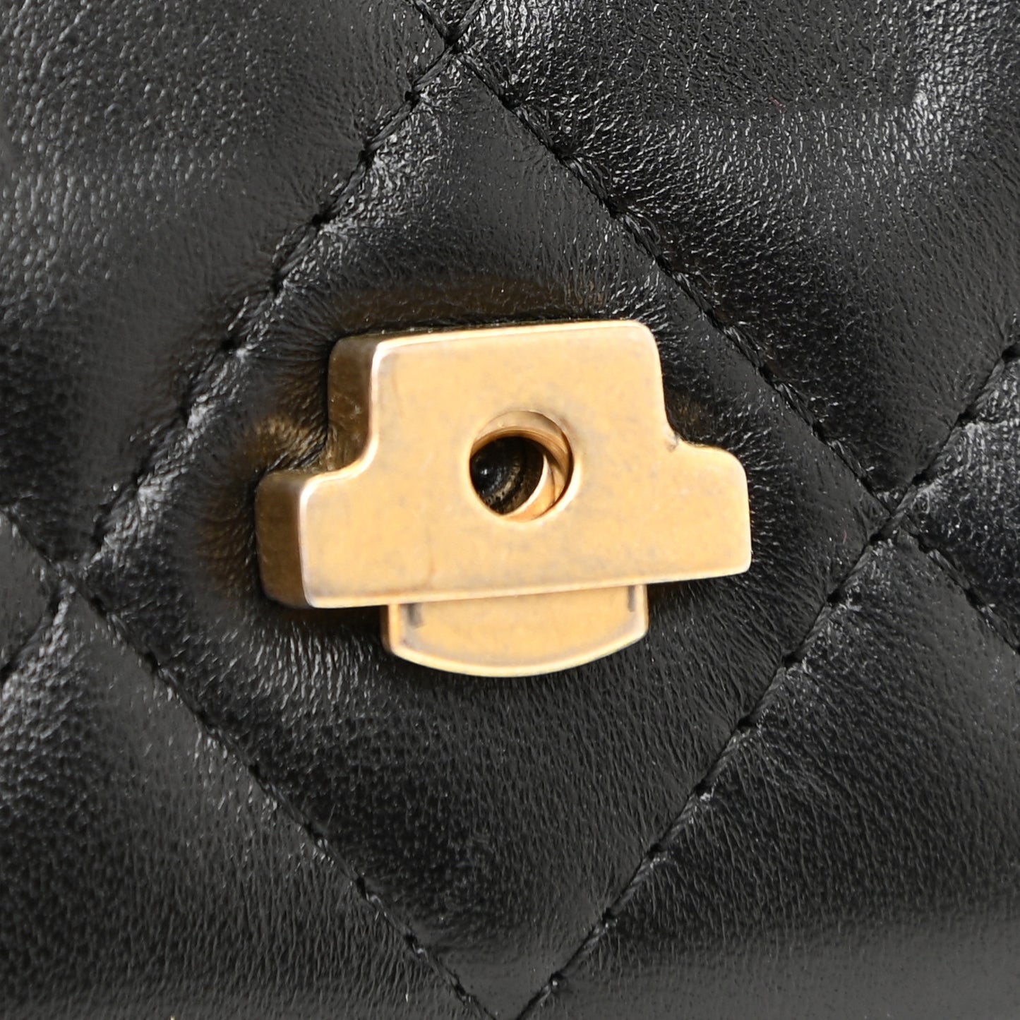 Lambskin Quilted CC Chic Flap Card Holder Black Gold