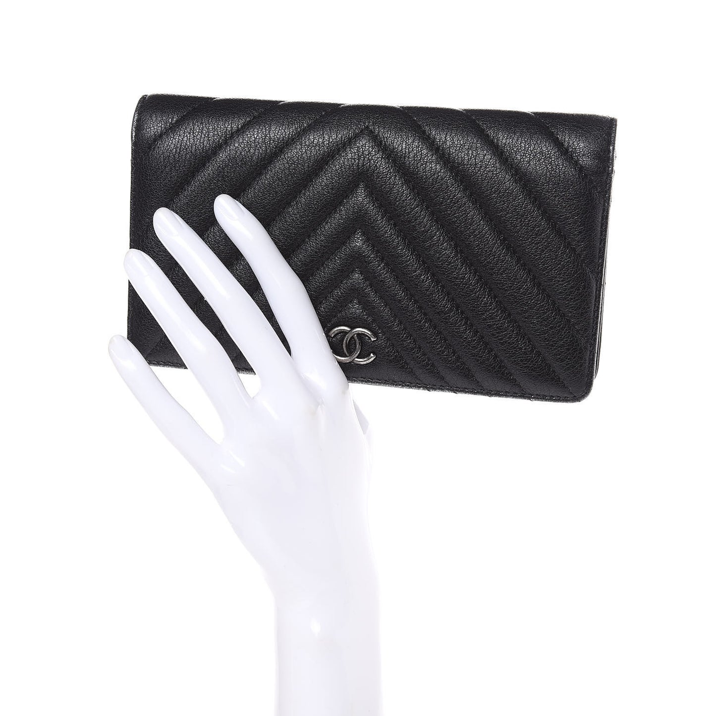 Shiny Goatskin Chevron Quilted Yen Wallet Black