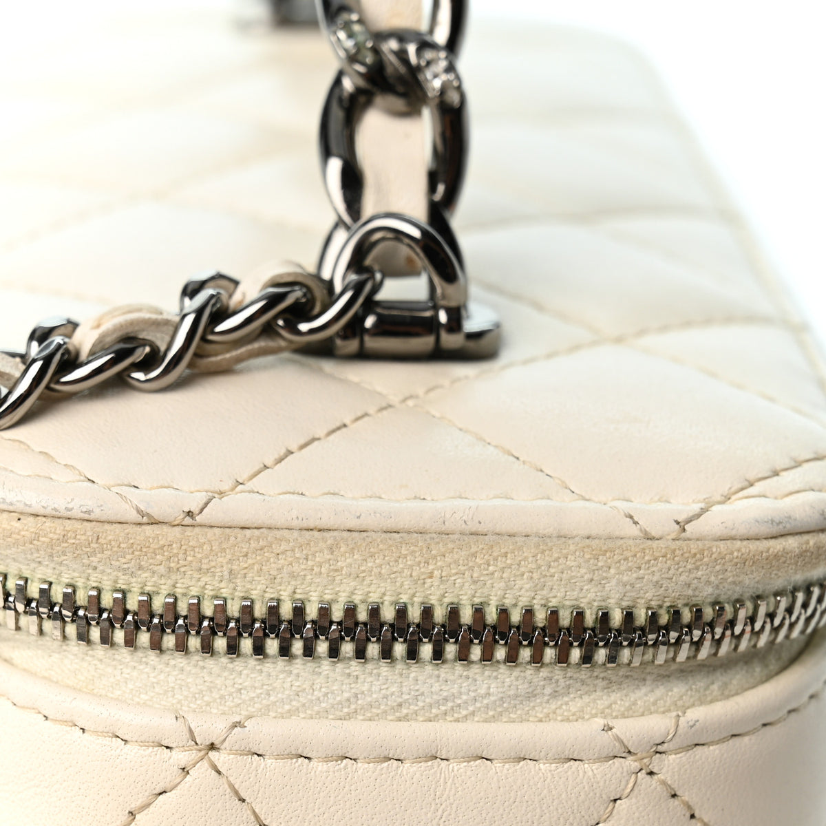 Lambskin Quilted Crystal Links Top Handle Vanity Case With Chain White