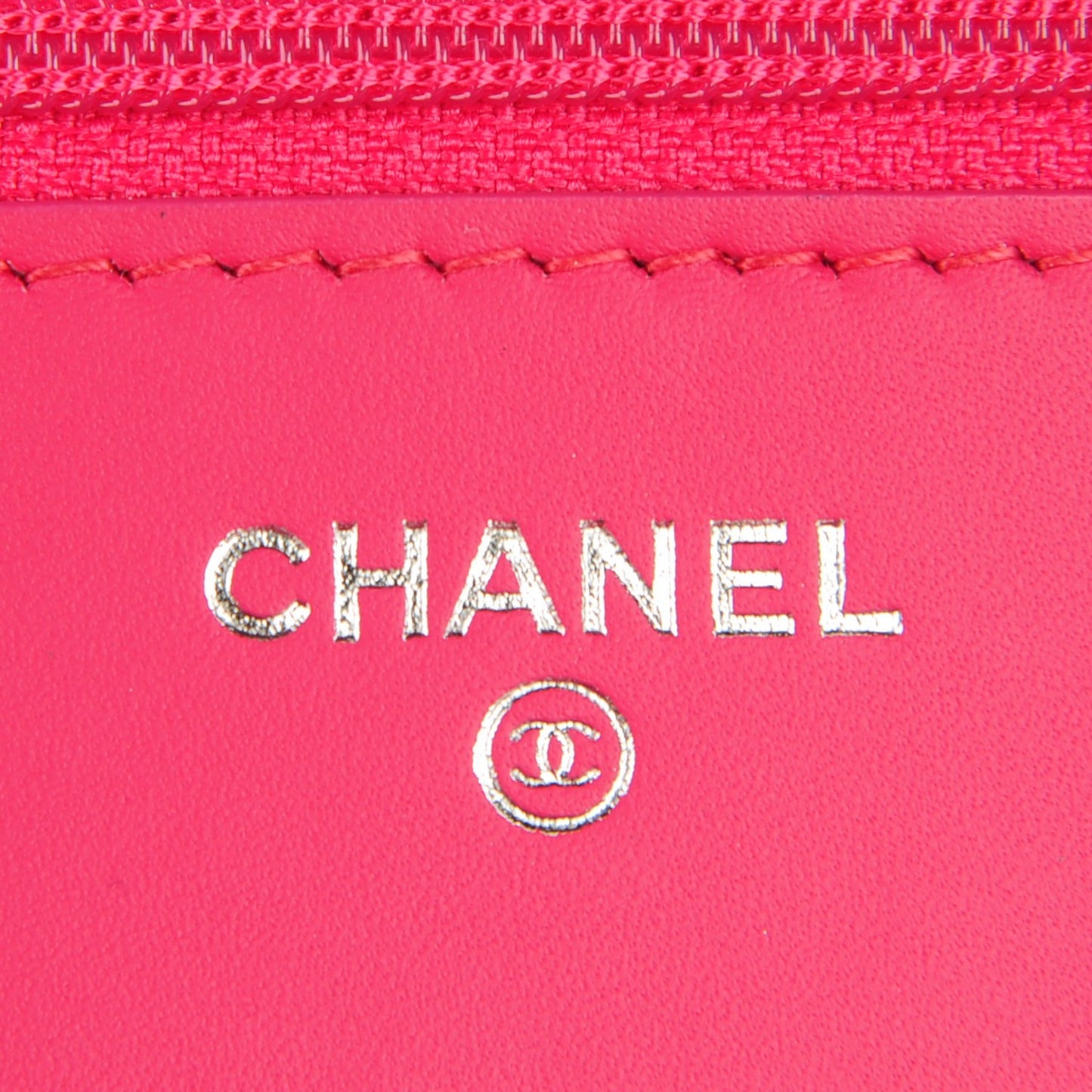 Patent Quilted Wallet On Chain WOC Fuchsia