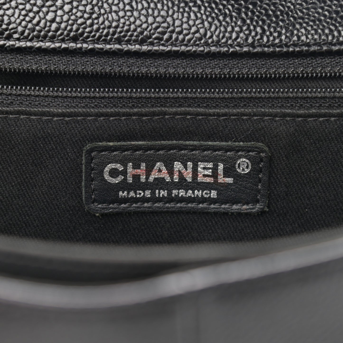 Grained Calfskin Large Natural Beauty Flap Black