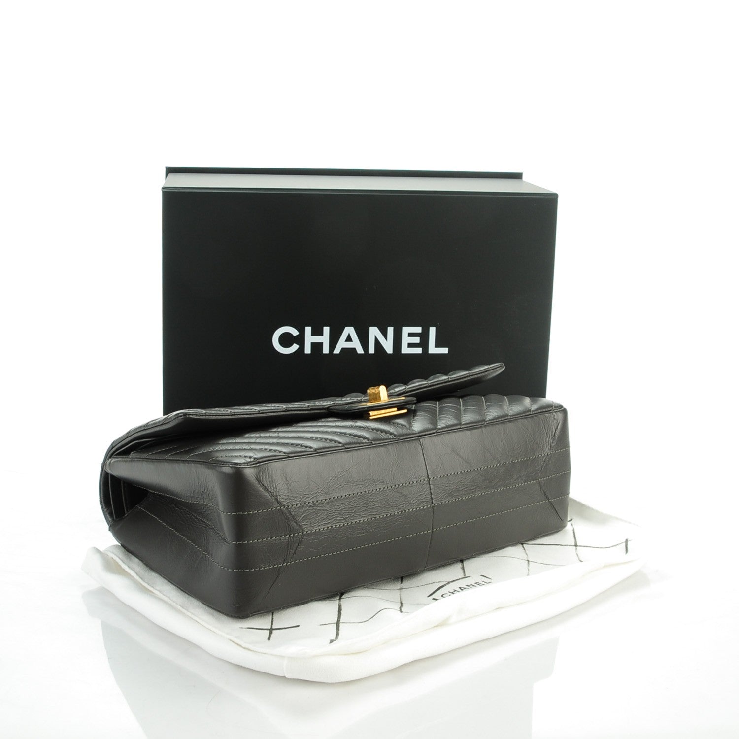 Chanel Aged Calfskin Chevron 2.55 Reissue 226 Dark Grey 4 of 8