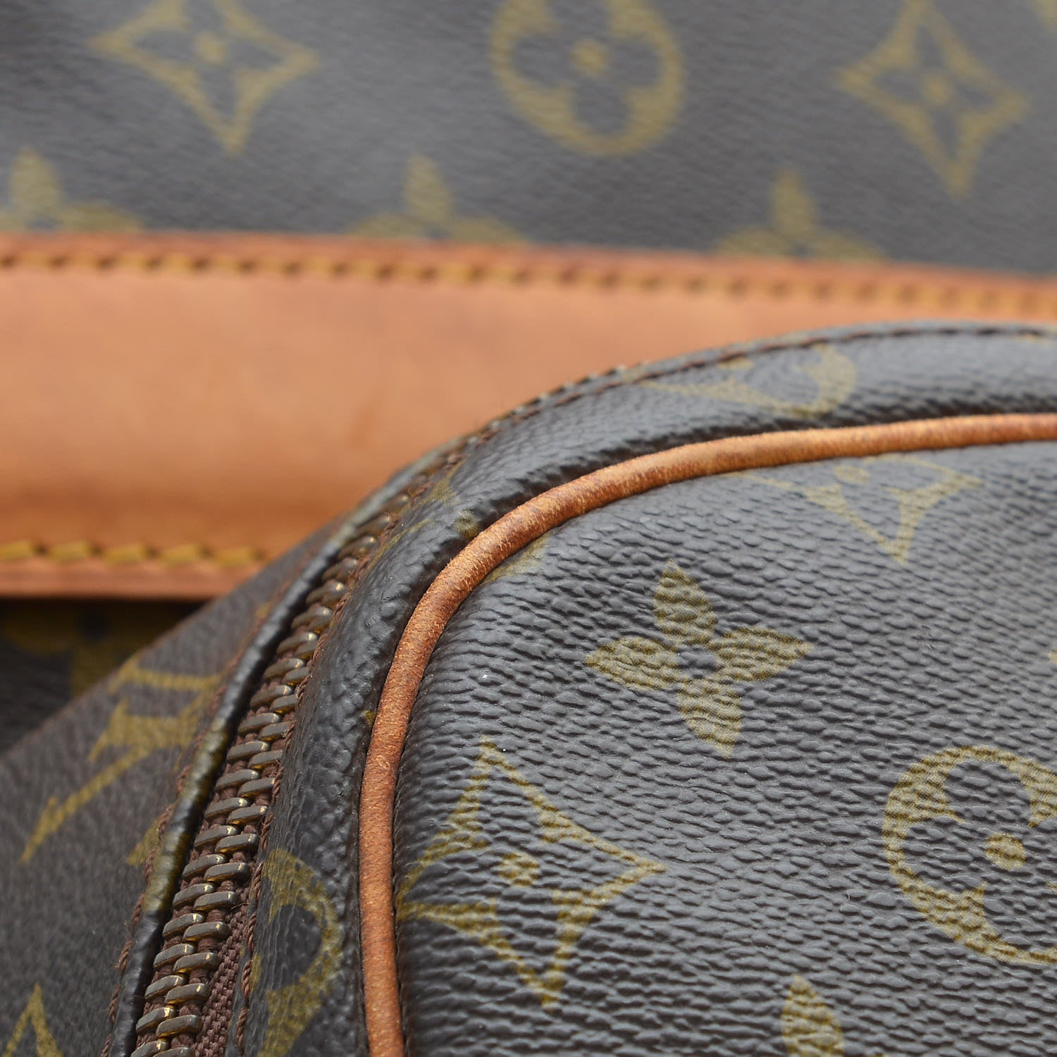 Louis Vuitton Monogram Sac Golf 16 of 22