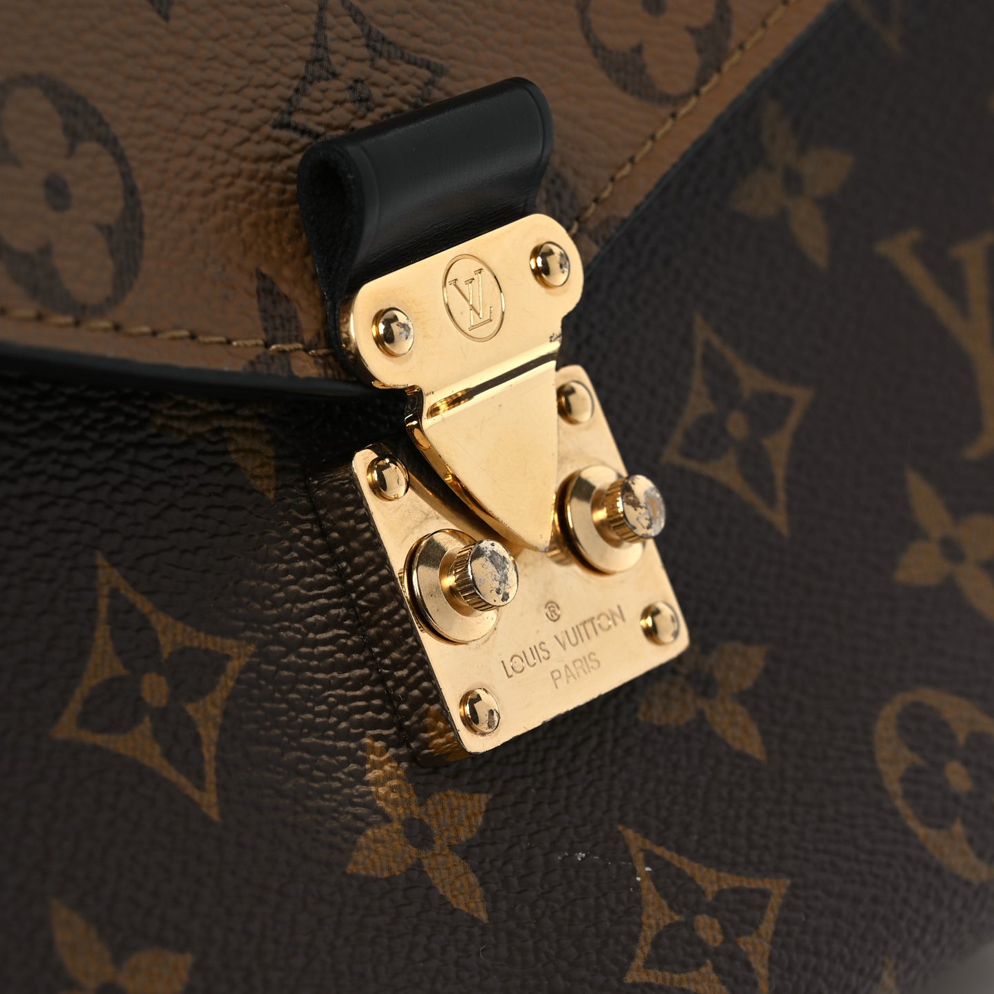 Reverse Monogram Pochette Metis