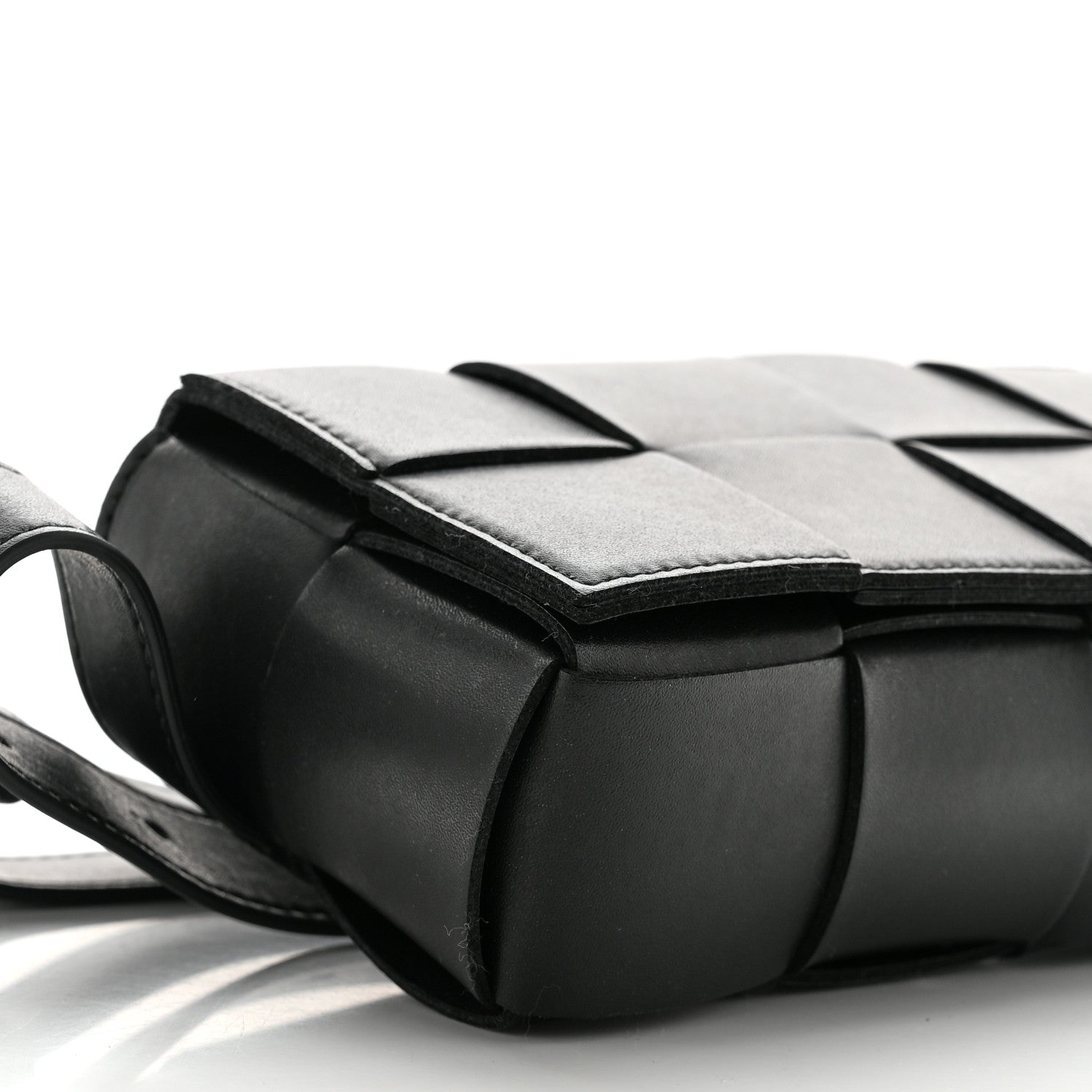 Bottega Veneta Nappa Maxi Intreccio The Belt Cassette Bag Black 7 of 8