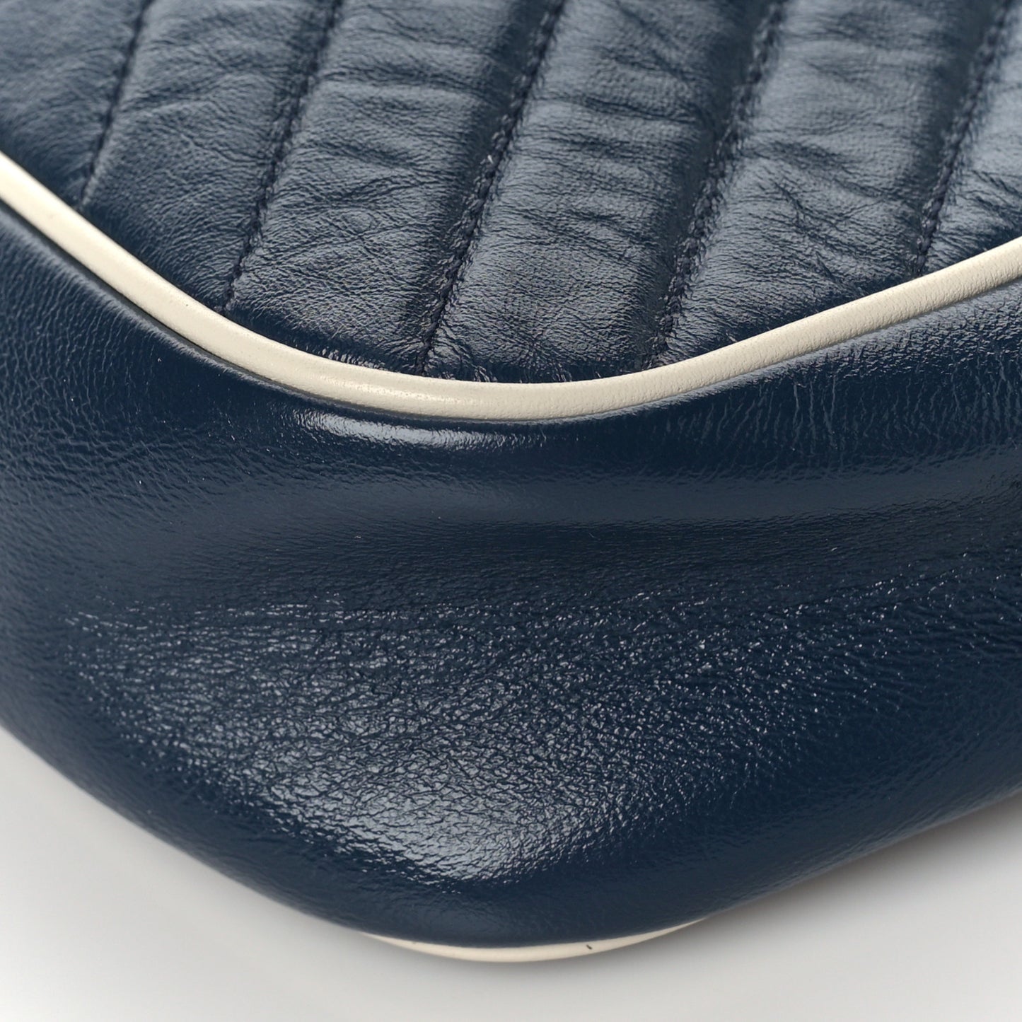 Vintage Effect Calfskin Matelasse Diagonal Small Torchon GG Marmont Chain Shoulder Bag Blue Agata Mystic White