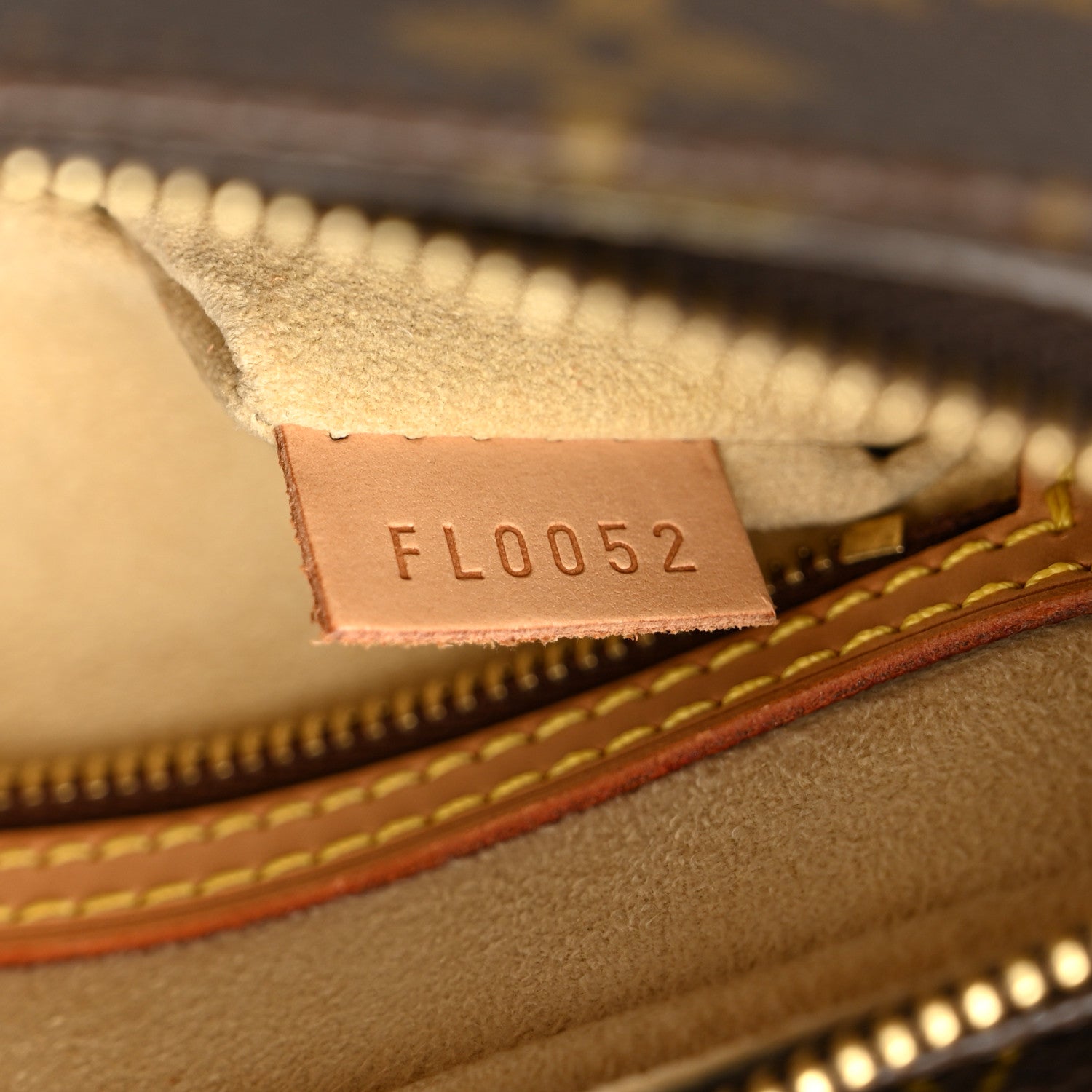 Louis Vuitton Monogram Looping MM 7 of 10