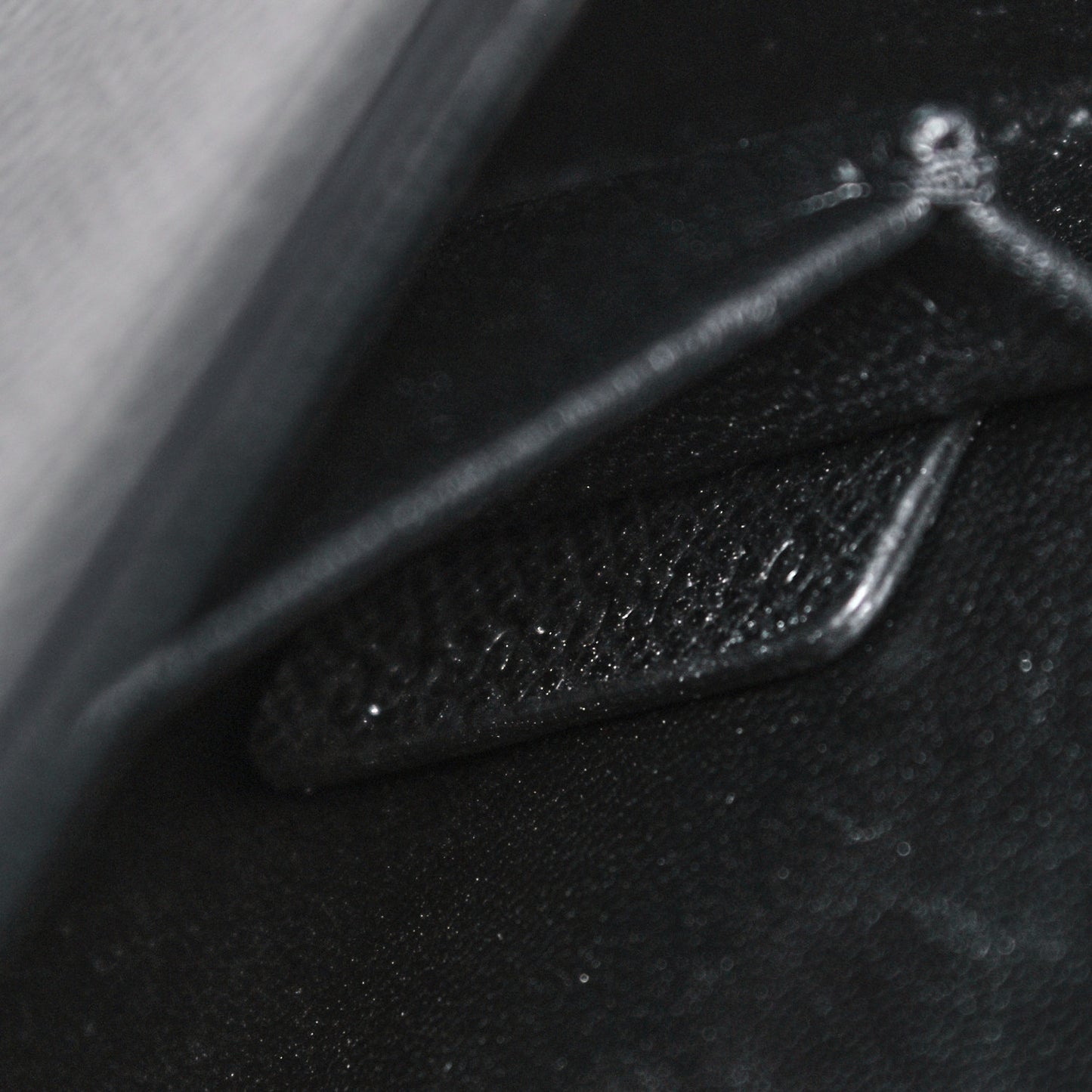 Ultra Matte Grained Calfskin 30 Montaigne Box Bag Black