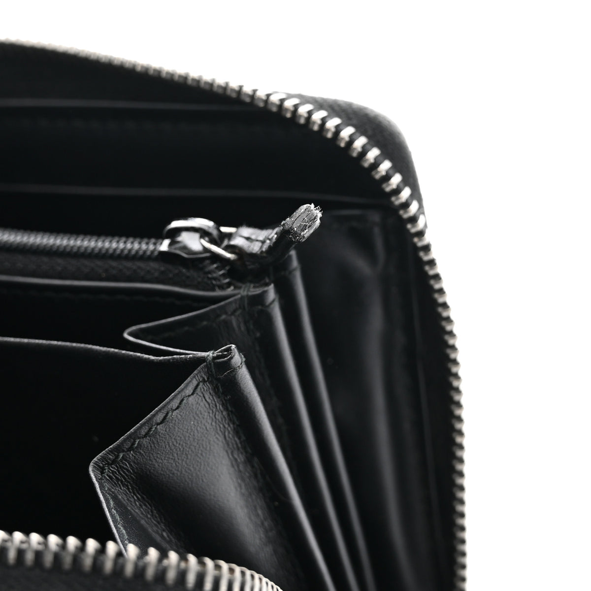 GG Calfskin Embossed Emblem Zip Around Wallet Black