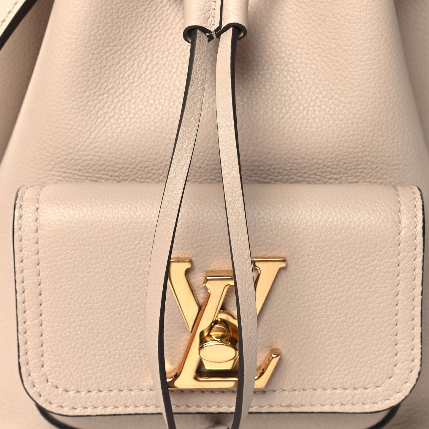 Calfskin Lockme Bucket MM Greige