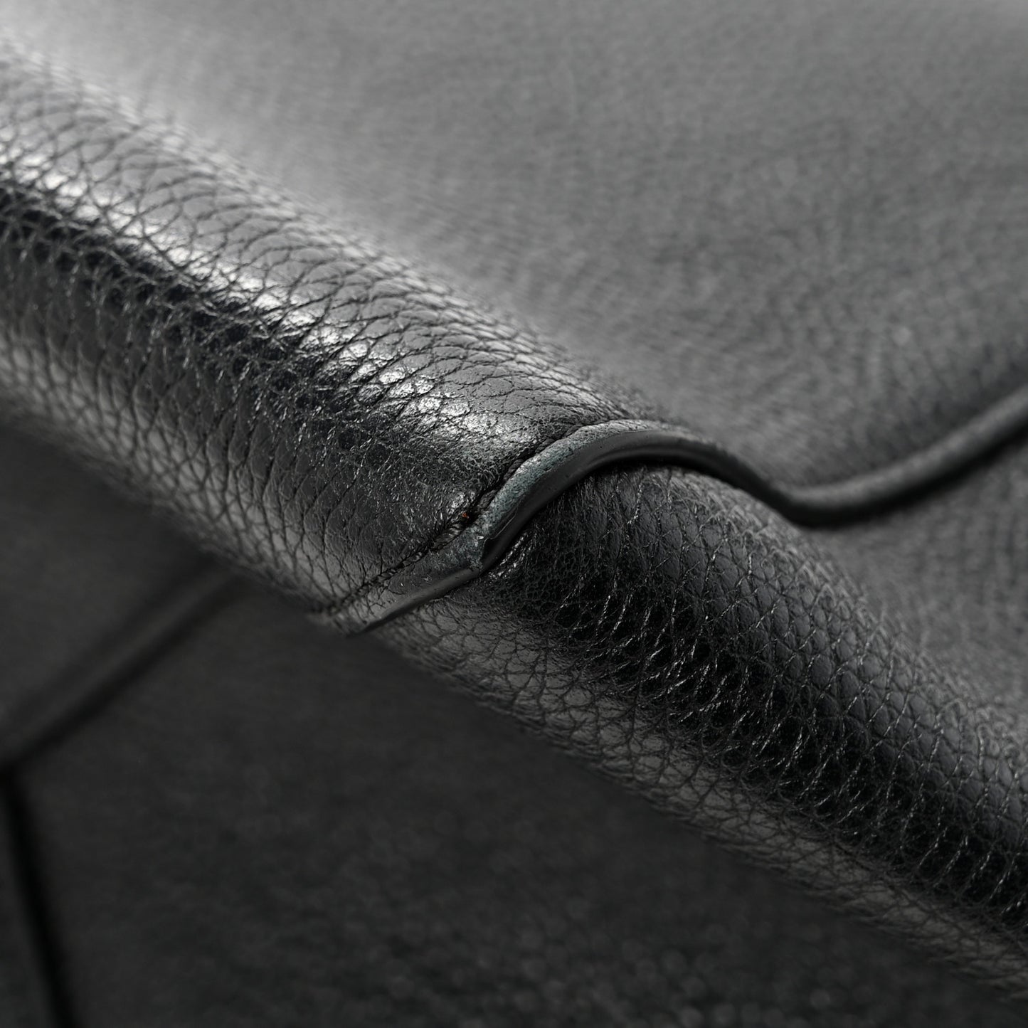 Soft Grained Calfskin Medium Belt Cabas Phantom Black