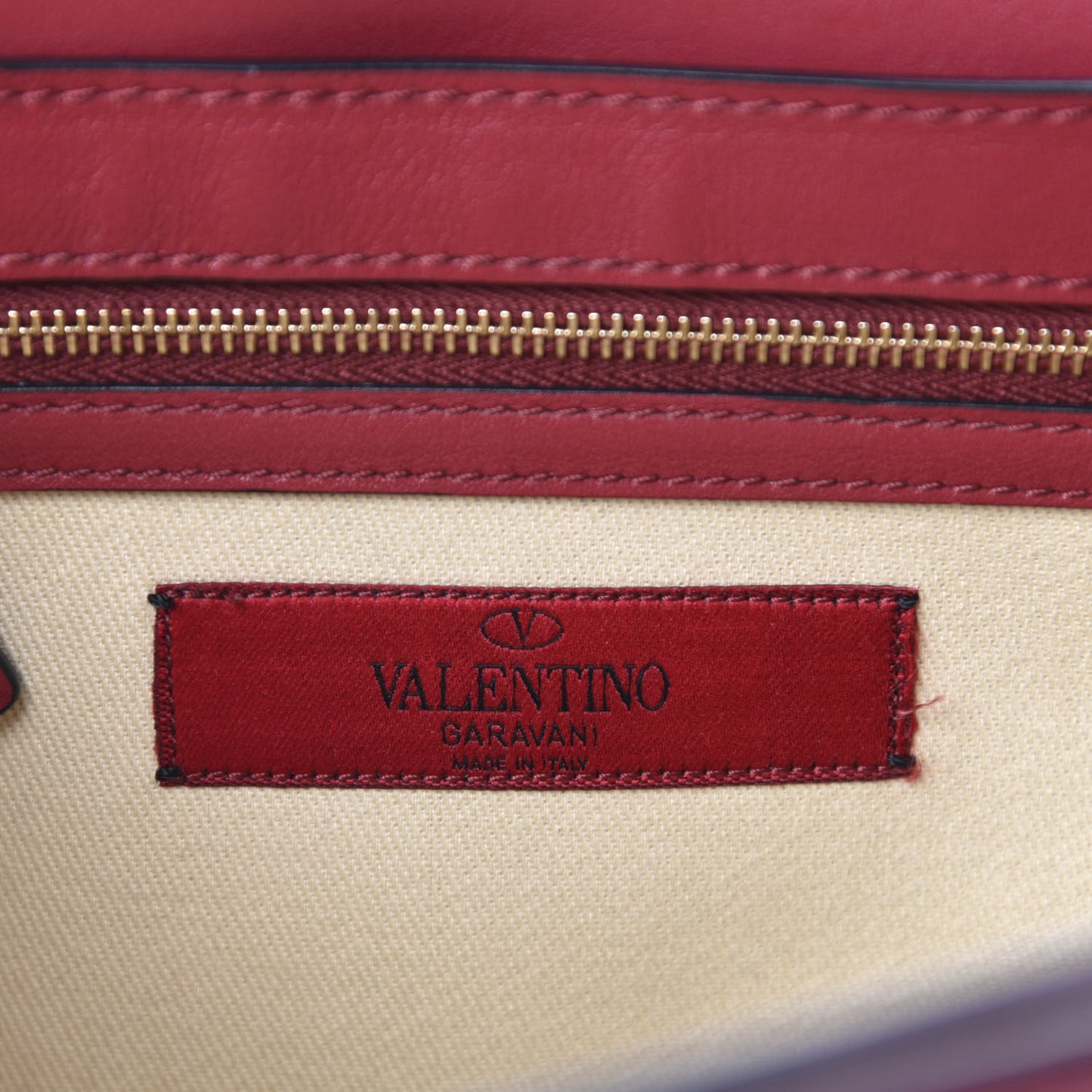 Vitello Medium Rockstud Flap Saddle Bag Scarlet