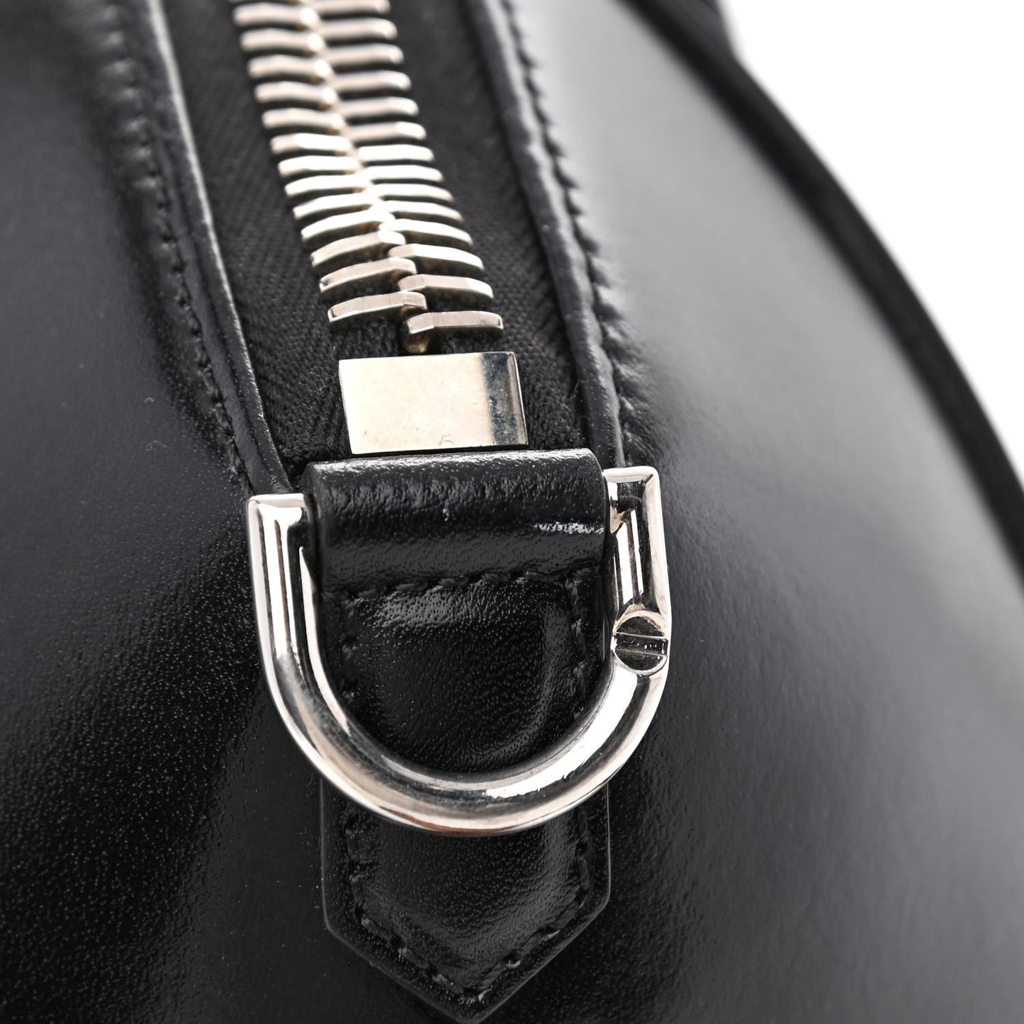 Shiny Lord Calfskin Medium Antigona Black