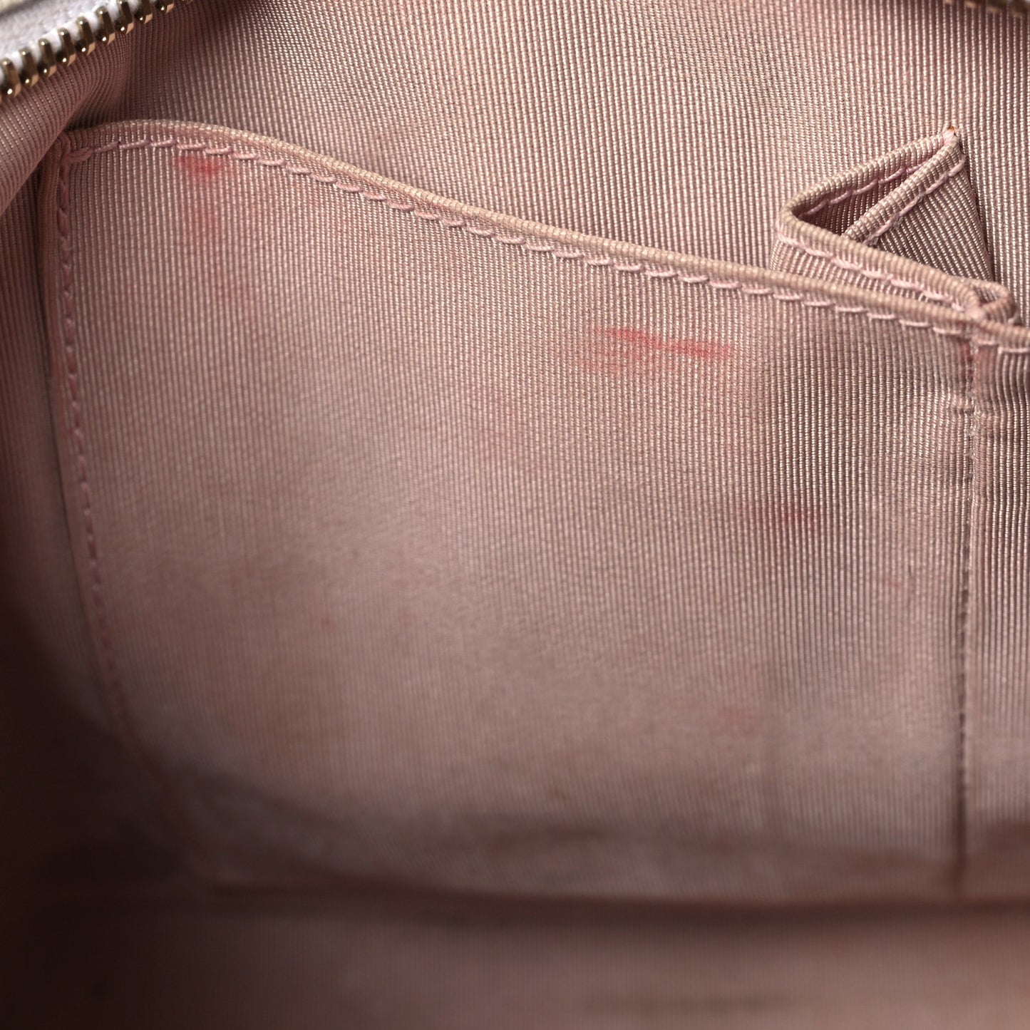 Patent Goatskin Quilted Medium Gabrielle Hobo White