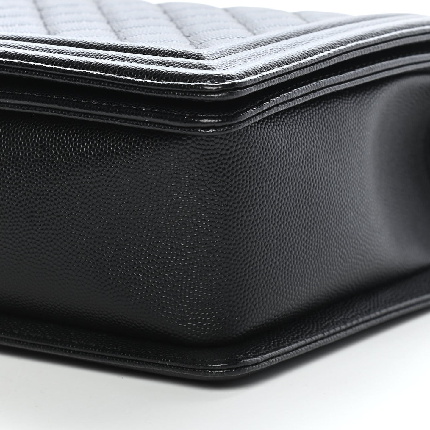 Caviar Quilted New Medium Boy Flap Black