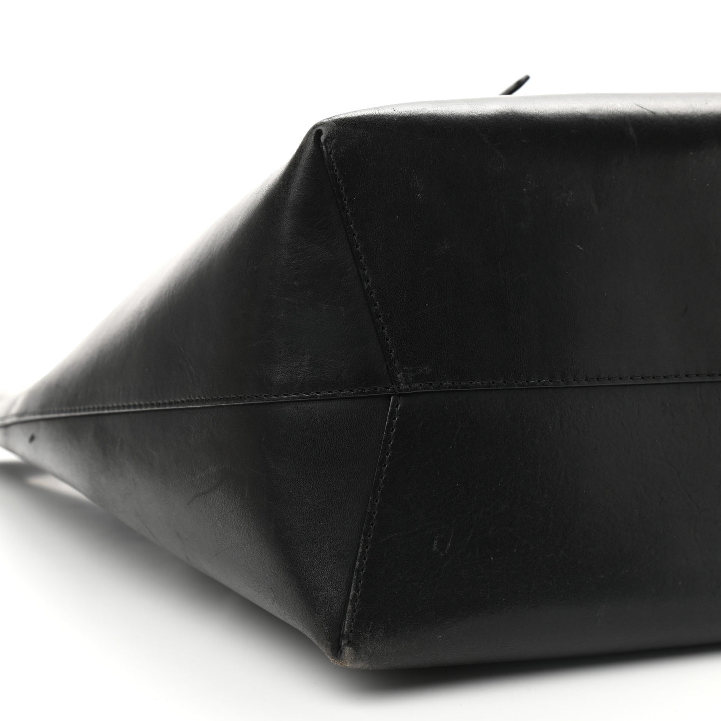 Vegetable Tanned Calfskin Bucket Bag Black Flamma