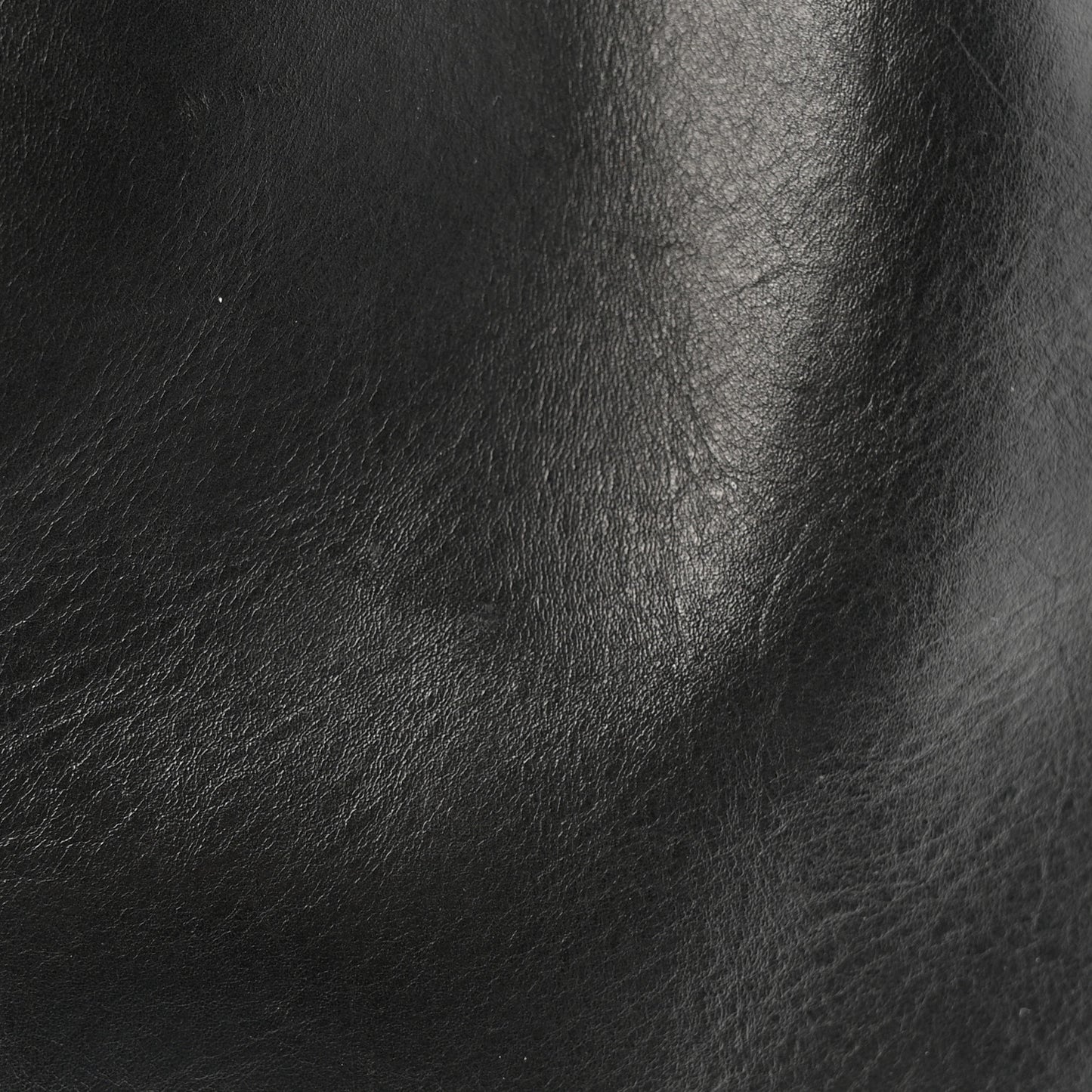 Vegetable Tanned Calfskin Bucket Bag Black Flamma